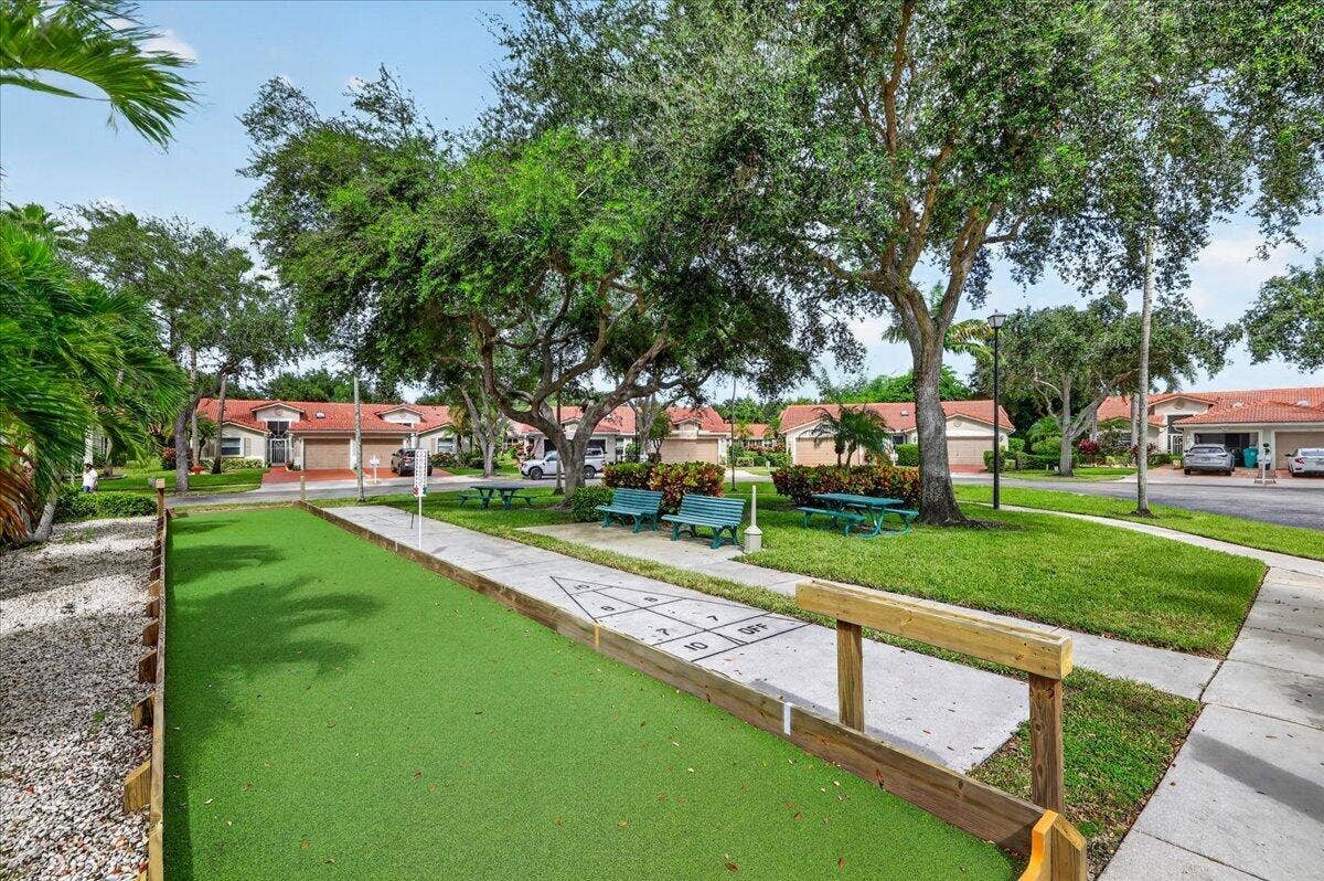 17 Sausalito Drive, Boynton Beach, FL 33436 44-8I8A4423