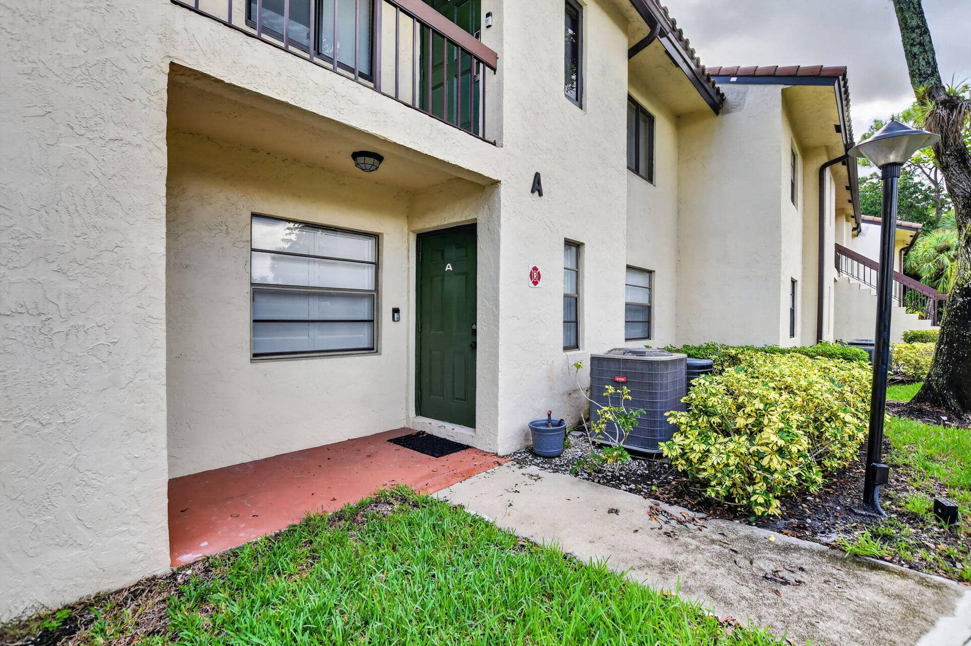 FRONT DOOR GROUND FLOOR CORNER UNIT