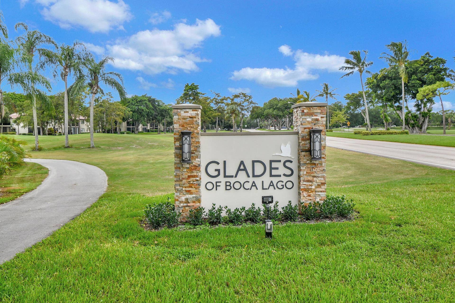 ENTRY TO BOCA LAGO