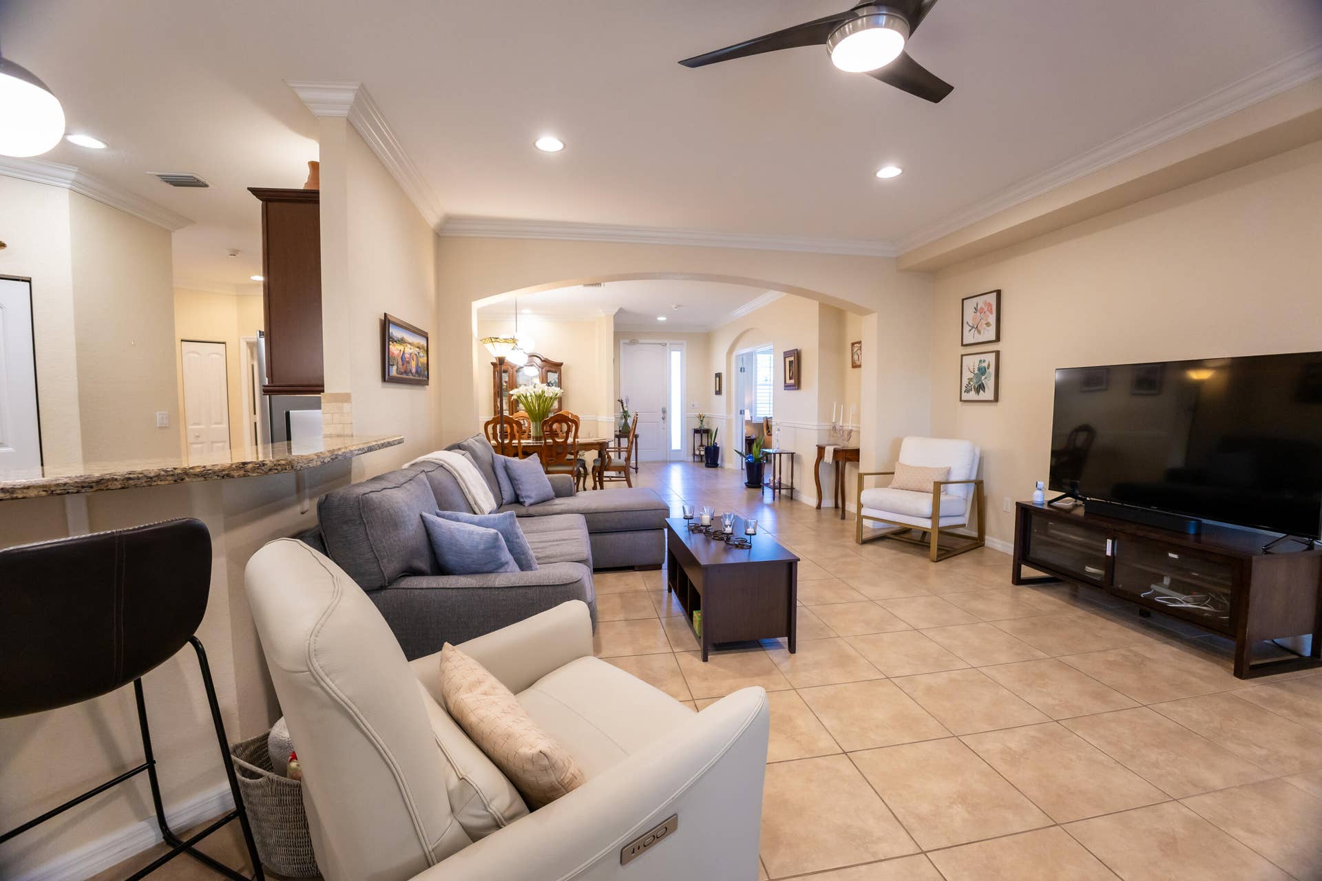 9340 Silent Oak Circle, West Palm Beach, FL 33411 Living Room