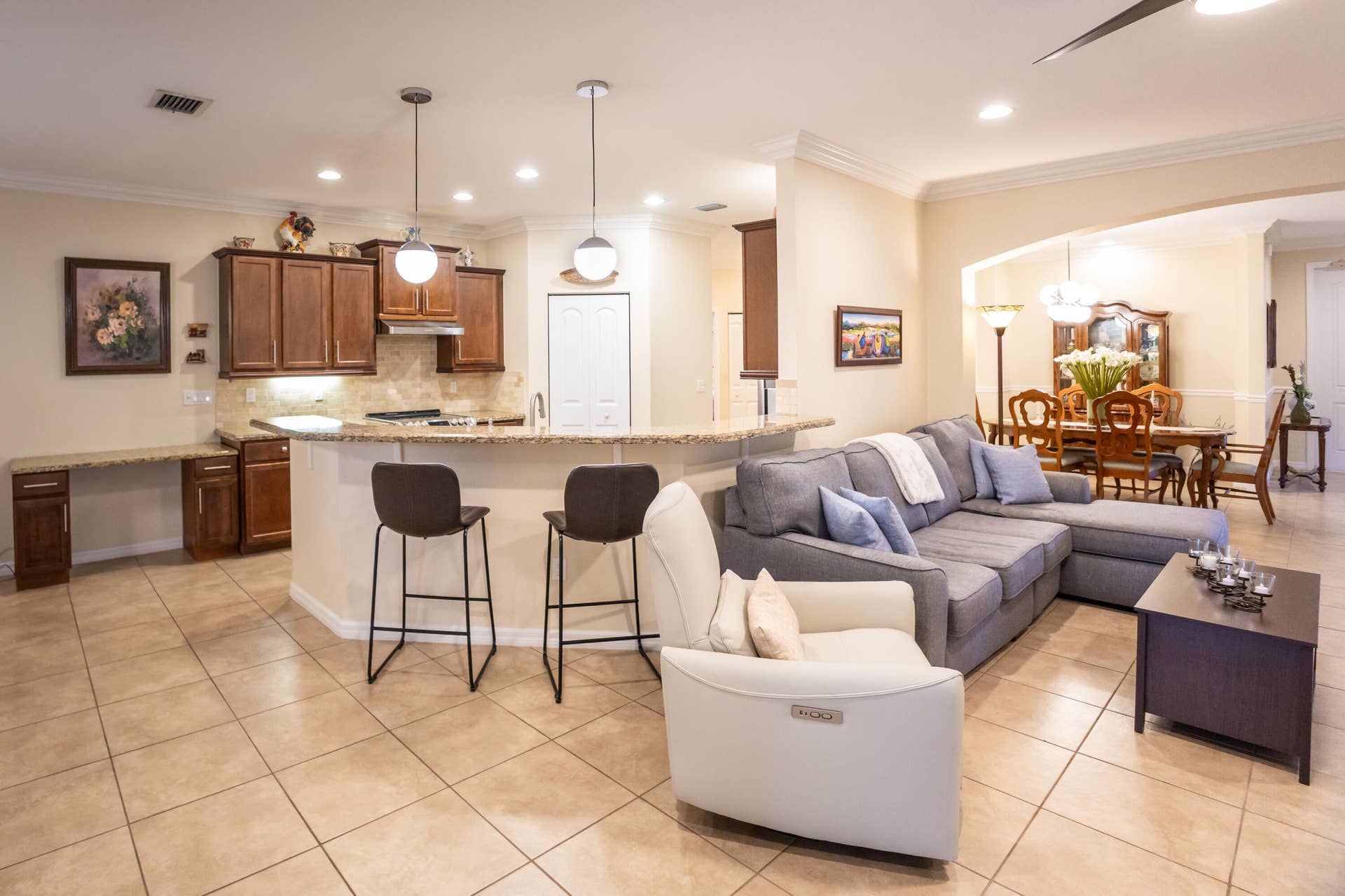 9340 Silent Oak Circle, West Palm Beach, FL 33411 Living Room
