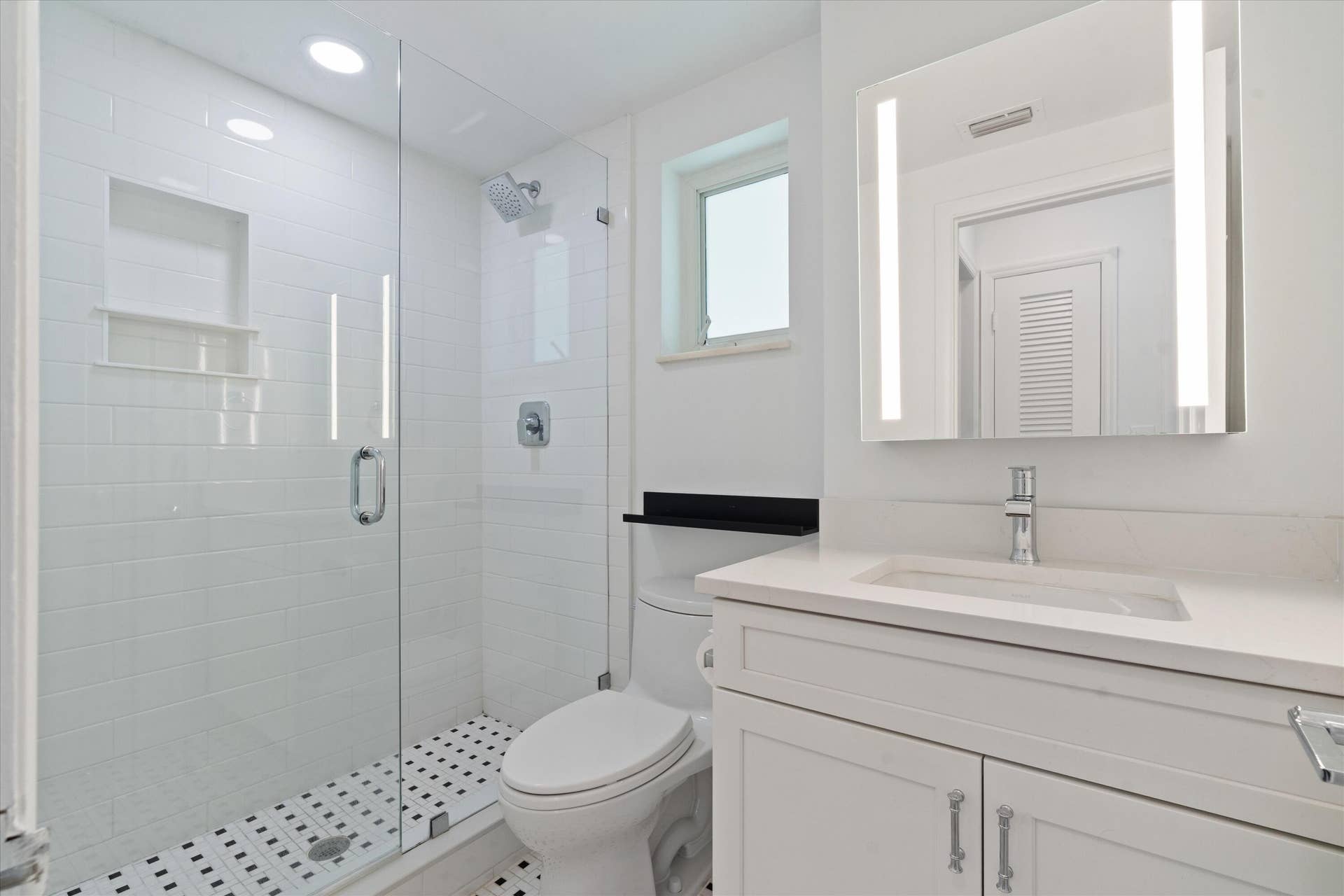 1029 LANGER Way, #4, Delray Beach, FL 33483 Walk-in Shower