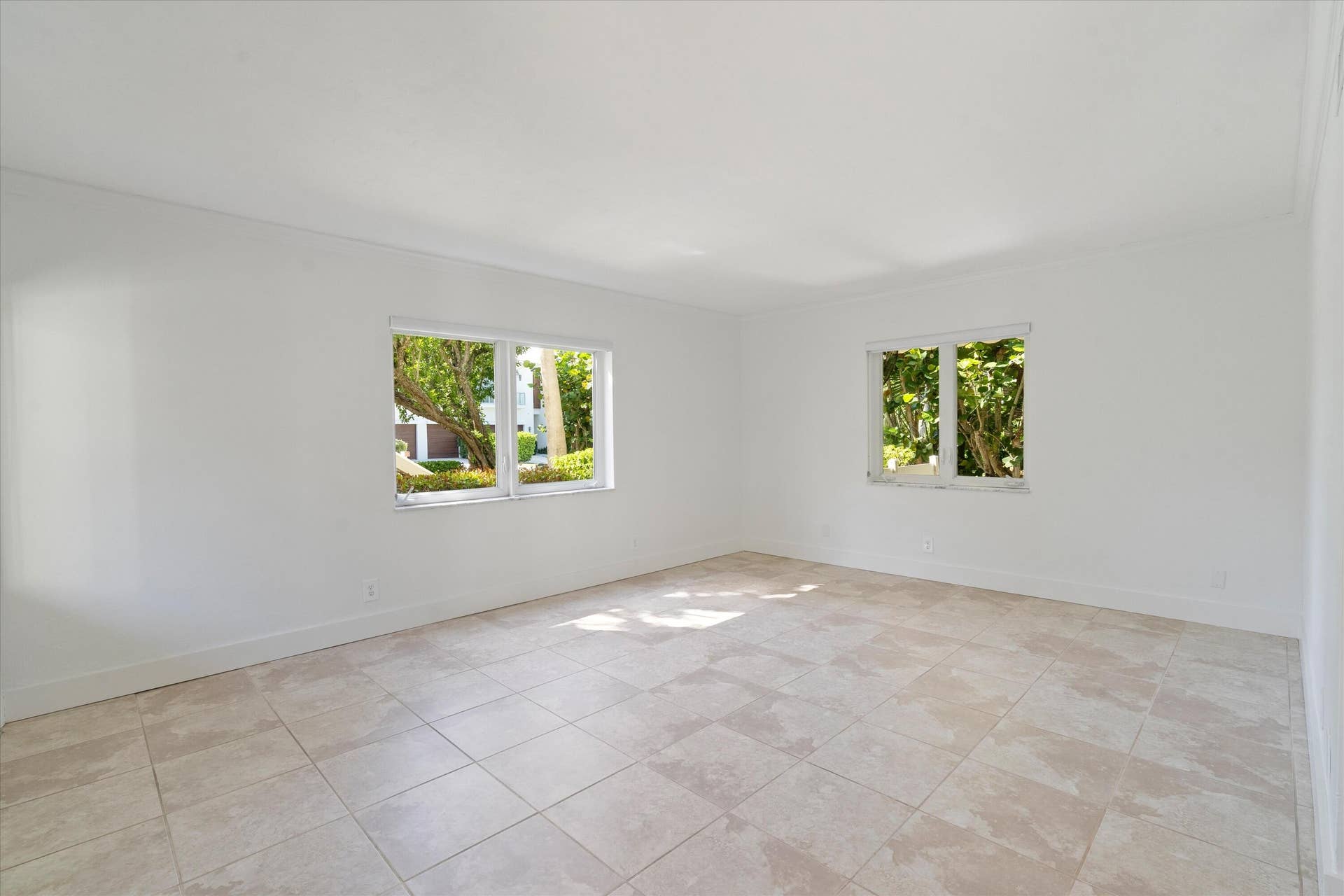 1029 LANGER Way, #4, Delray Beach, FL 33483 Living area, corner unit windows