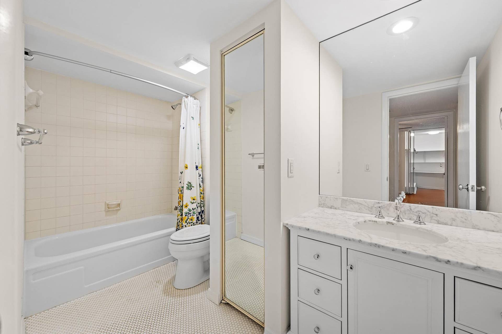 210 2nd Court, Palm Beach Gardens, FL 33410 Upstairs 2nd bathroom