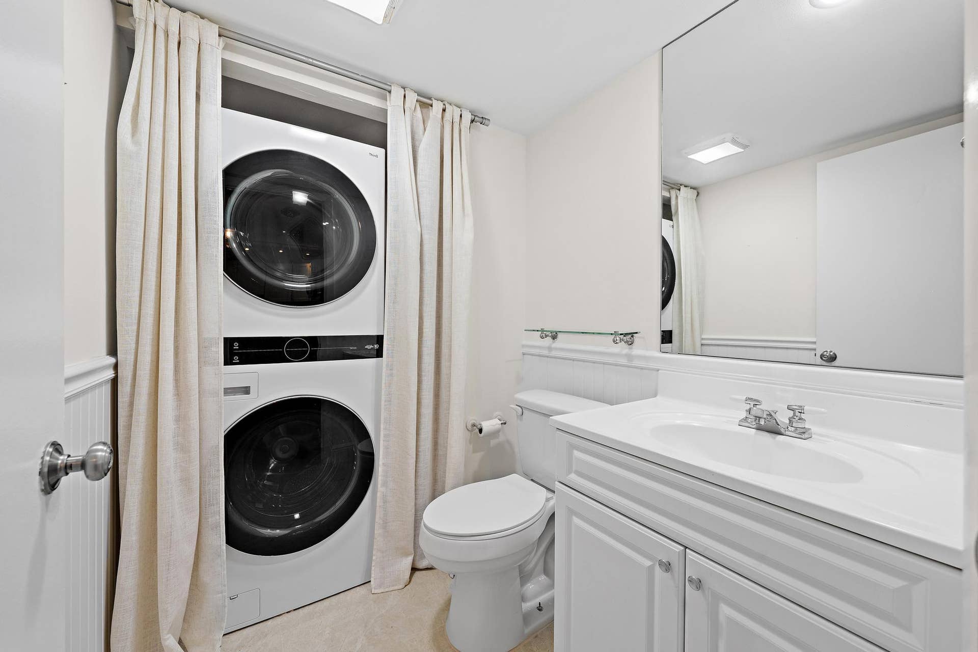 210 2nd Court, Palm Beach Gardens, FL 33410 Half bathroom with laundry