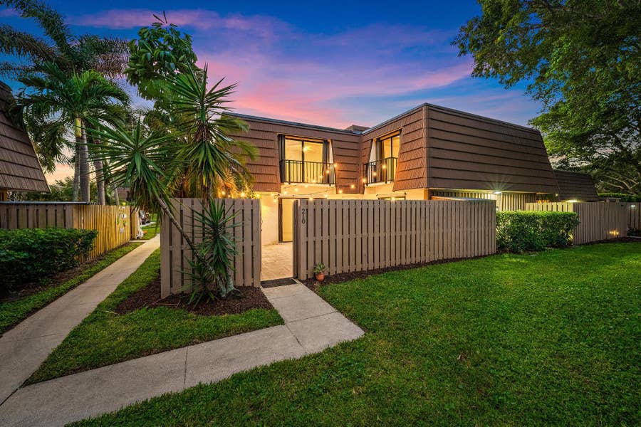 Property photo for 210 2nd Court, Palm Beach Gardens, FL