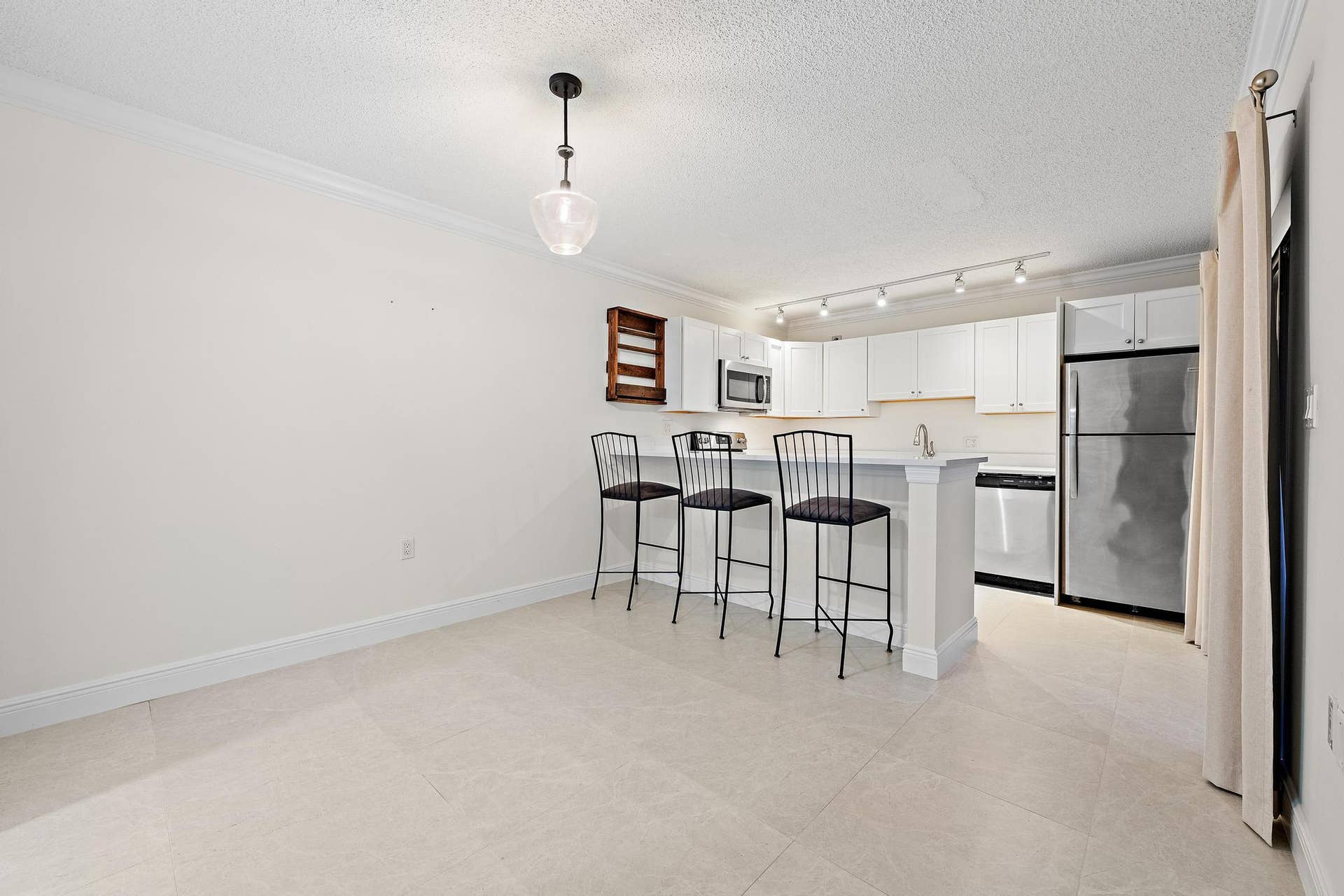 210 2nd Court, Palm Beach Gardens, FL 33410 Dining space