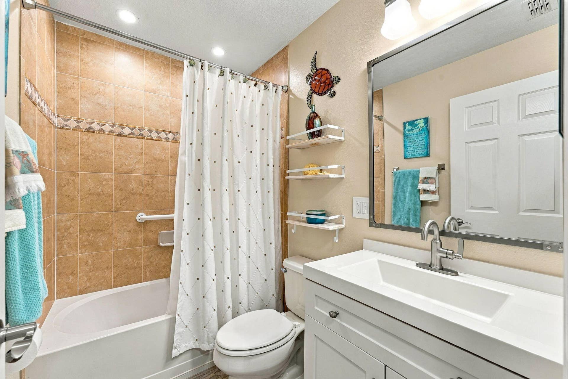 581 BISMARCK Way, #103, Melbourne, FL 32903 23