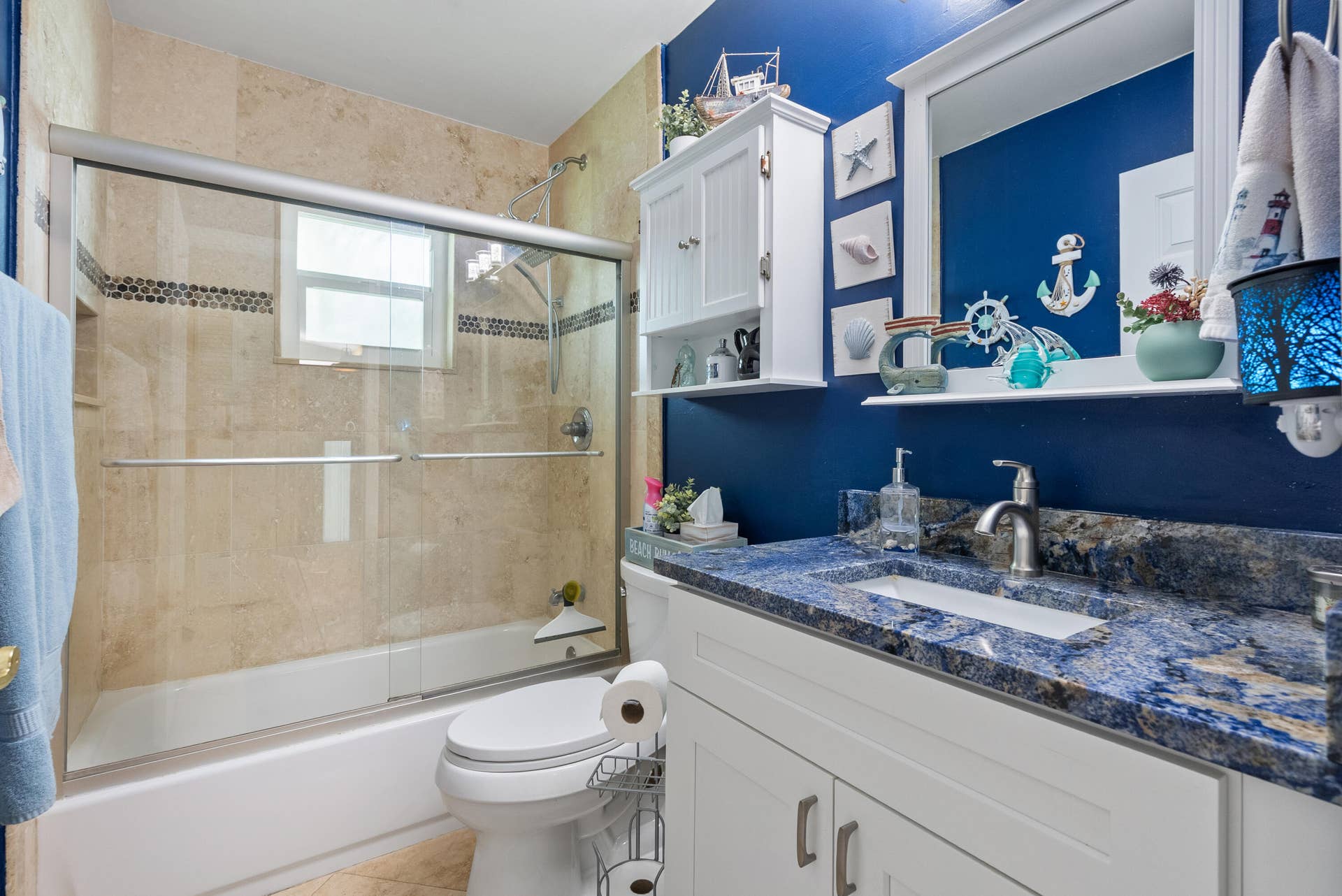 1119 SEA PINES Way, Lantana, FL 33462 guest bath