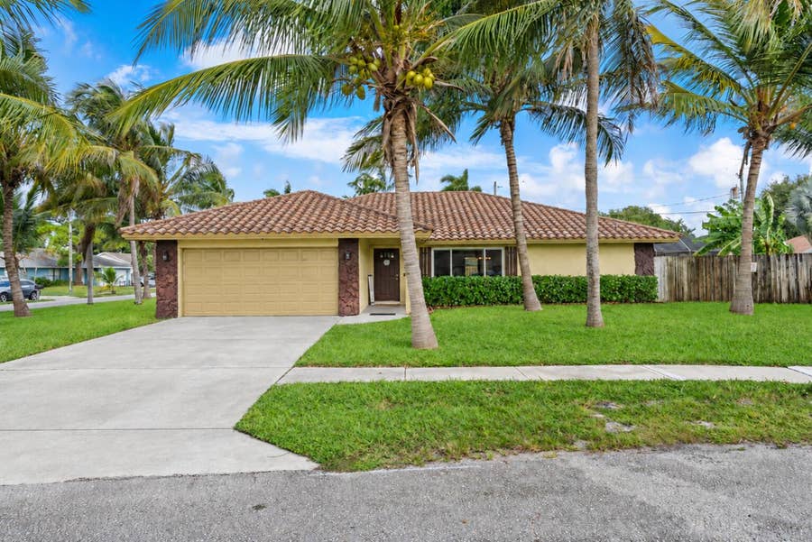 Property photo for 1119 SEA PINES Way, Lantana, FL