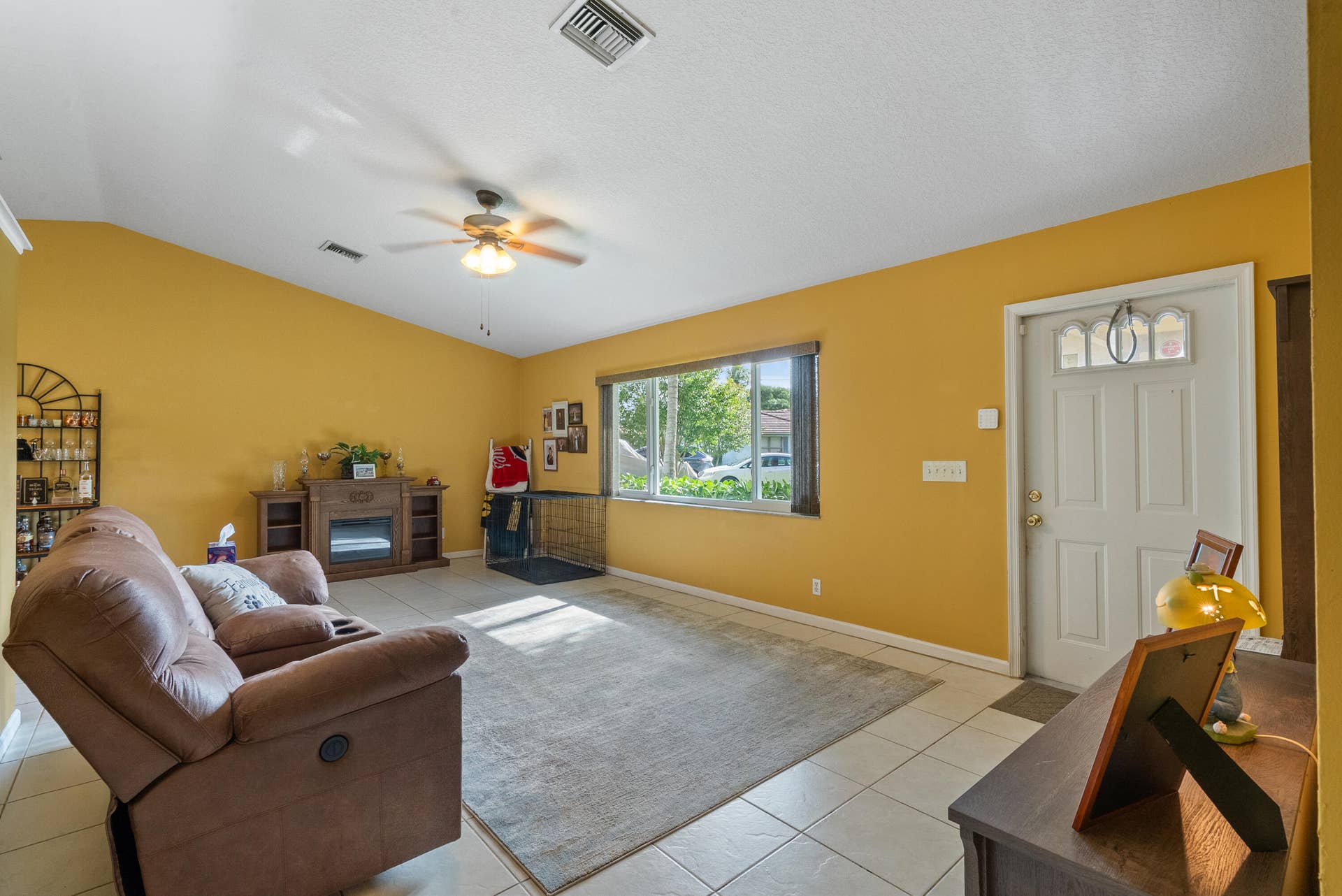 1119 SEA PINES Way, Lantana, FL 33462 formal living room