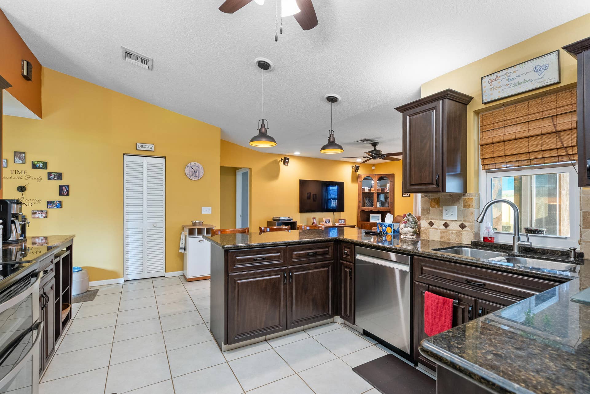 1119 SEA PINES Way, Lantana, FL 33462 kitchen