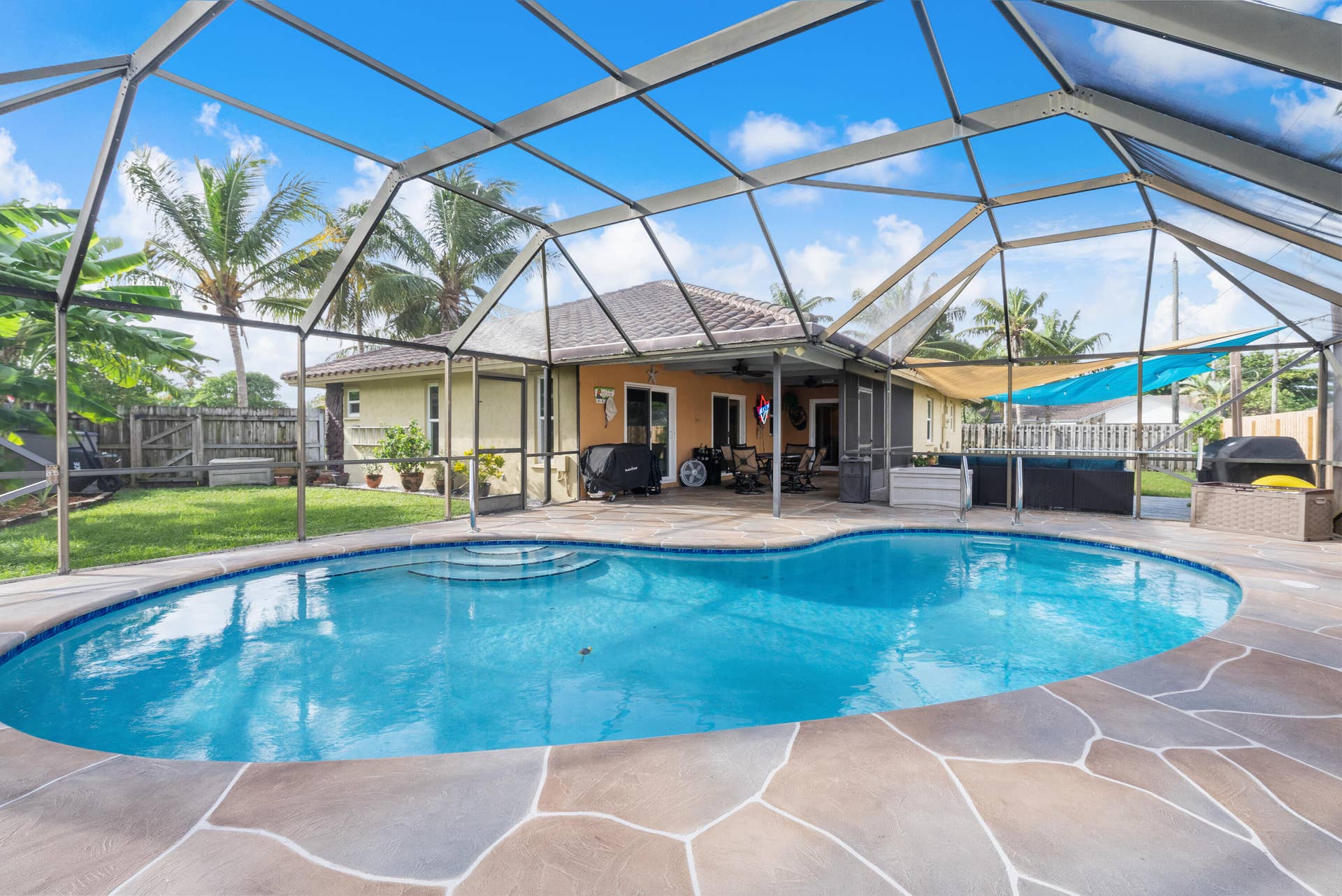 1119 SEA PINES Way, Lantana, FL 33462 screened in pool