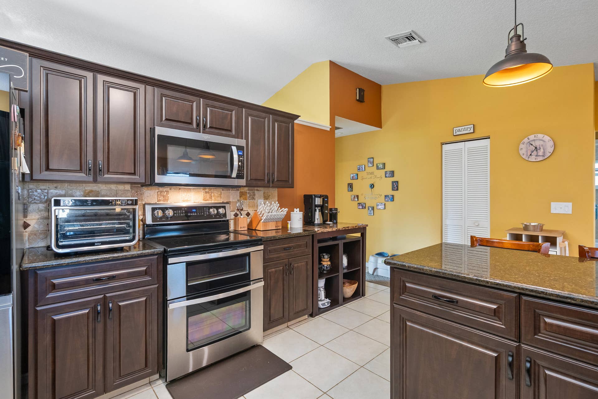 1119 SEA PINES Way, Lantana, FL 33462 double oven kitchen