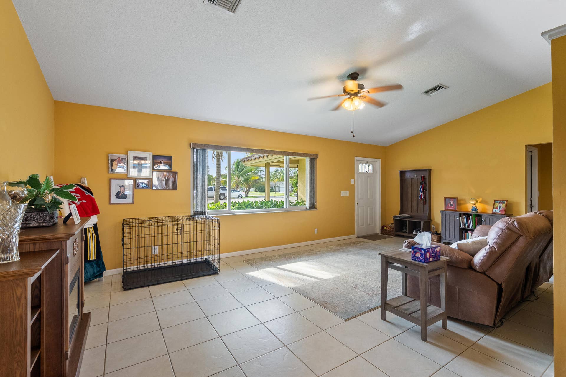 1119 SEA PINES Way, Lantana, FL 33462 formal living room