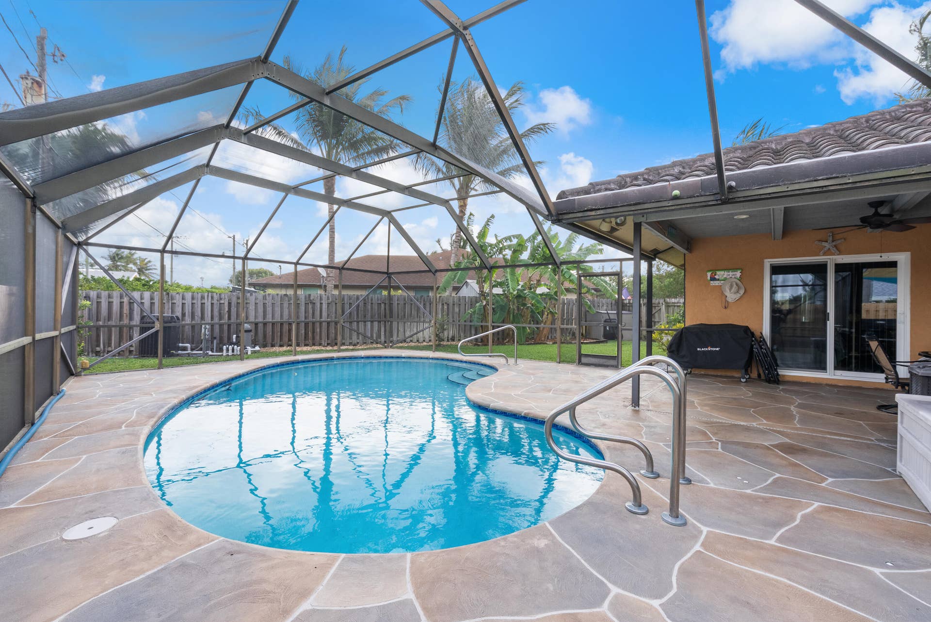 1119 SEA PINES Way, Lantana, FL 33462 screened in pool
