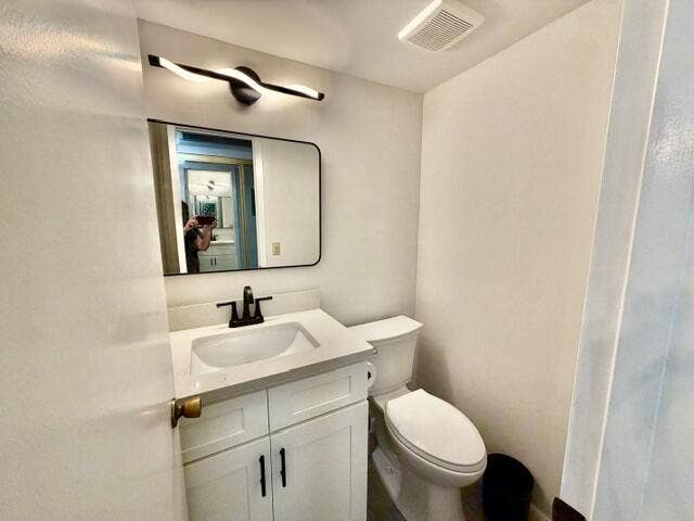 2014 Cornwall A, Boca Raton, FL 33434 1/2 Bathroom
