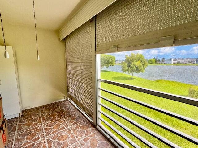 2014 Cornwall A, Boca Raton, FL 33434 Screened Patio W/Pull Downs