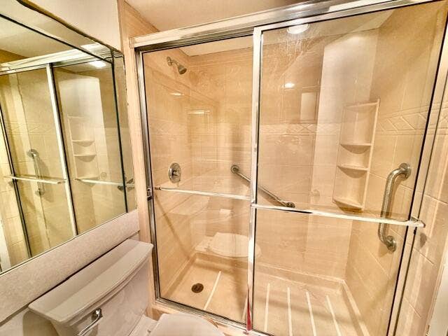 2014 Cornwall A, Boca Raton, FL 33434 Shower