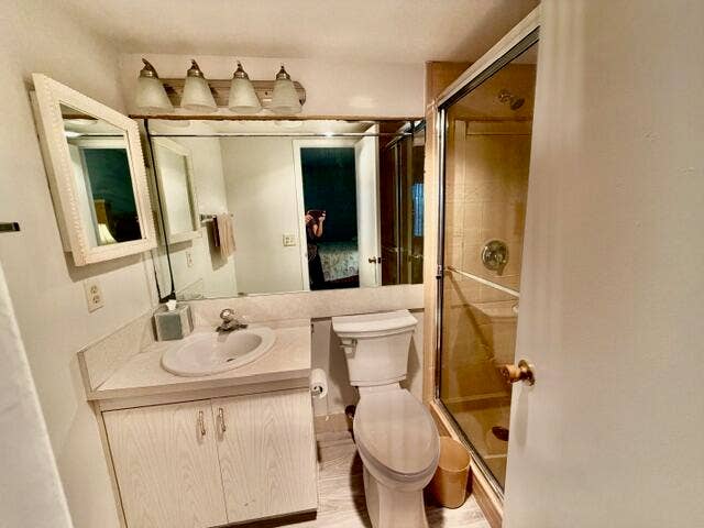 2014 Cornwall A, Boca Raton, FL 33434 Bathroom w/Shower in Bedroom