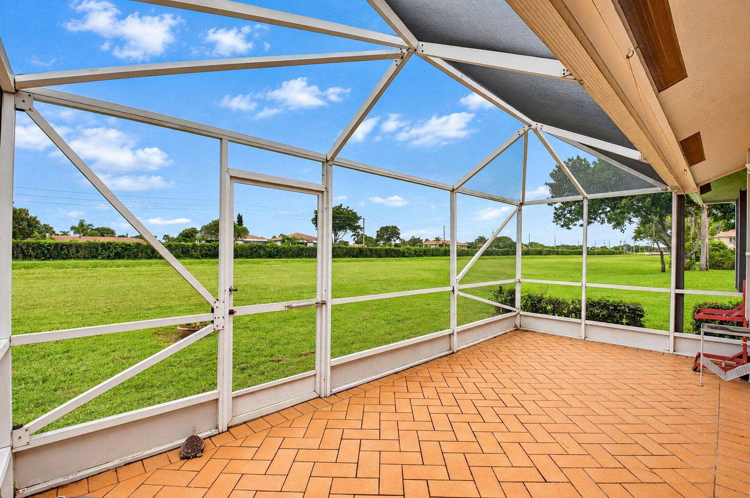 Corner lot with no direct neighbor. Canal view