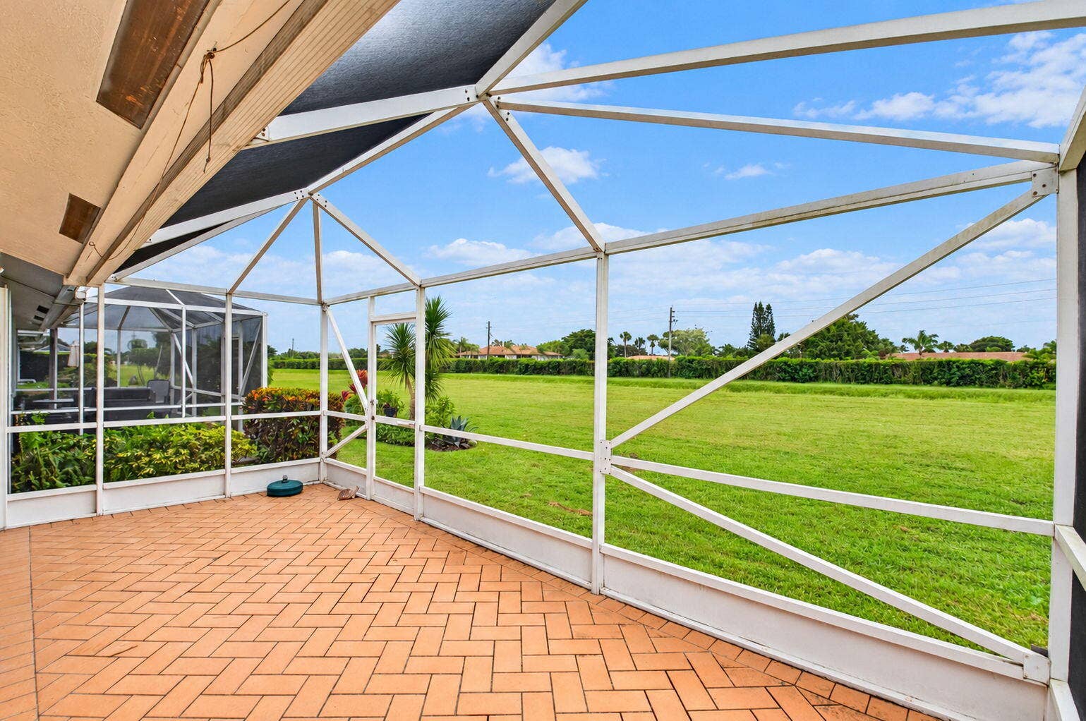 Corner lot with no direct neighbor. Canal view