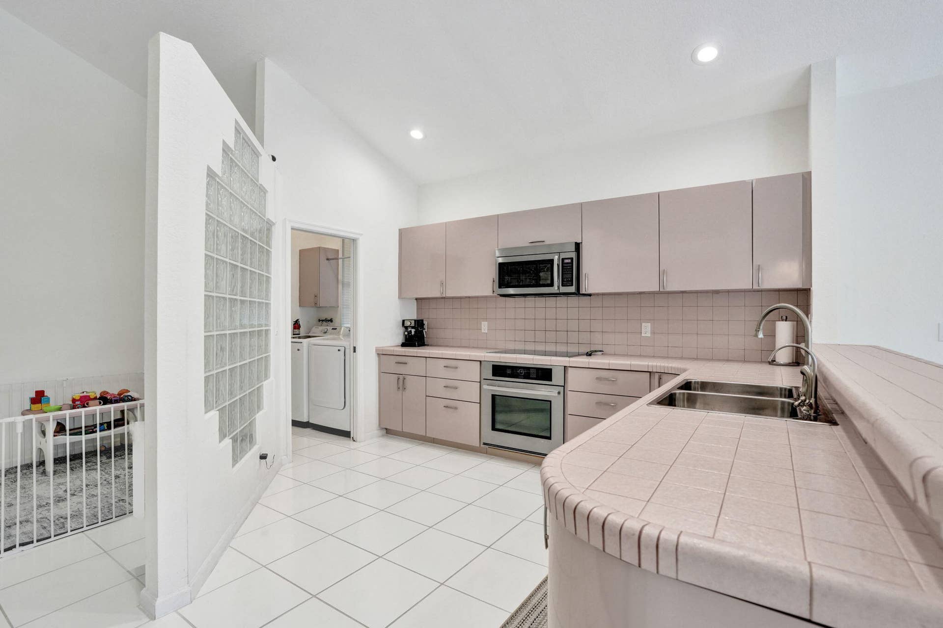 12711 NW 21ST Place, Coral Springs, FL 33071 55-web-or-mls-DSC04882