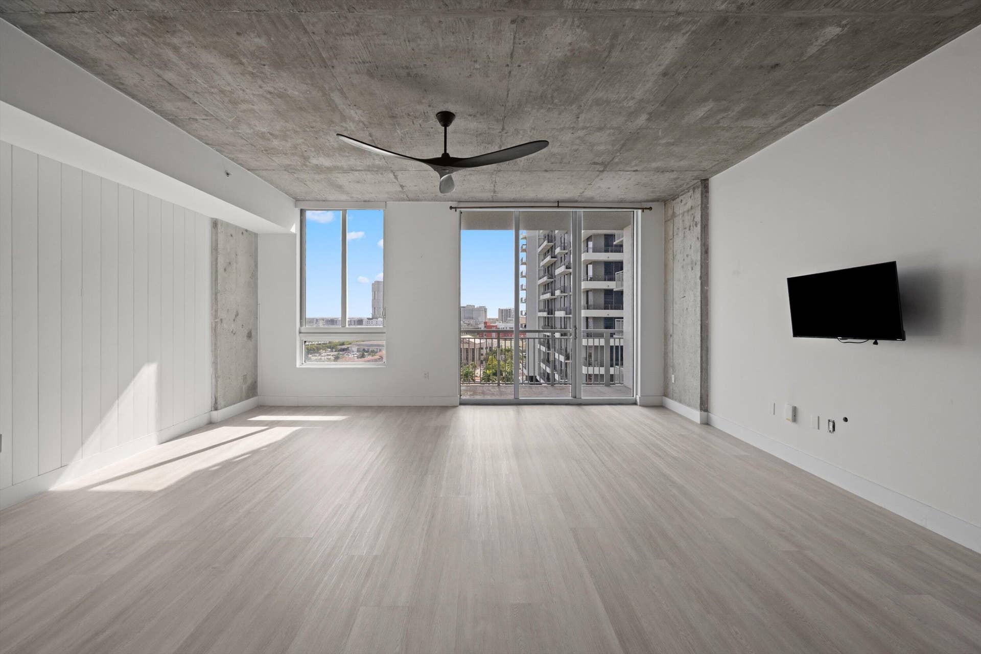 300 S Australian Avenue, #1103, West Palm Beach, FL 33401 08-DSC_8331