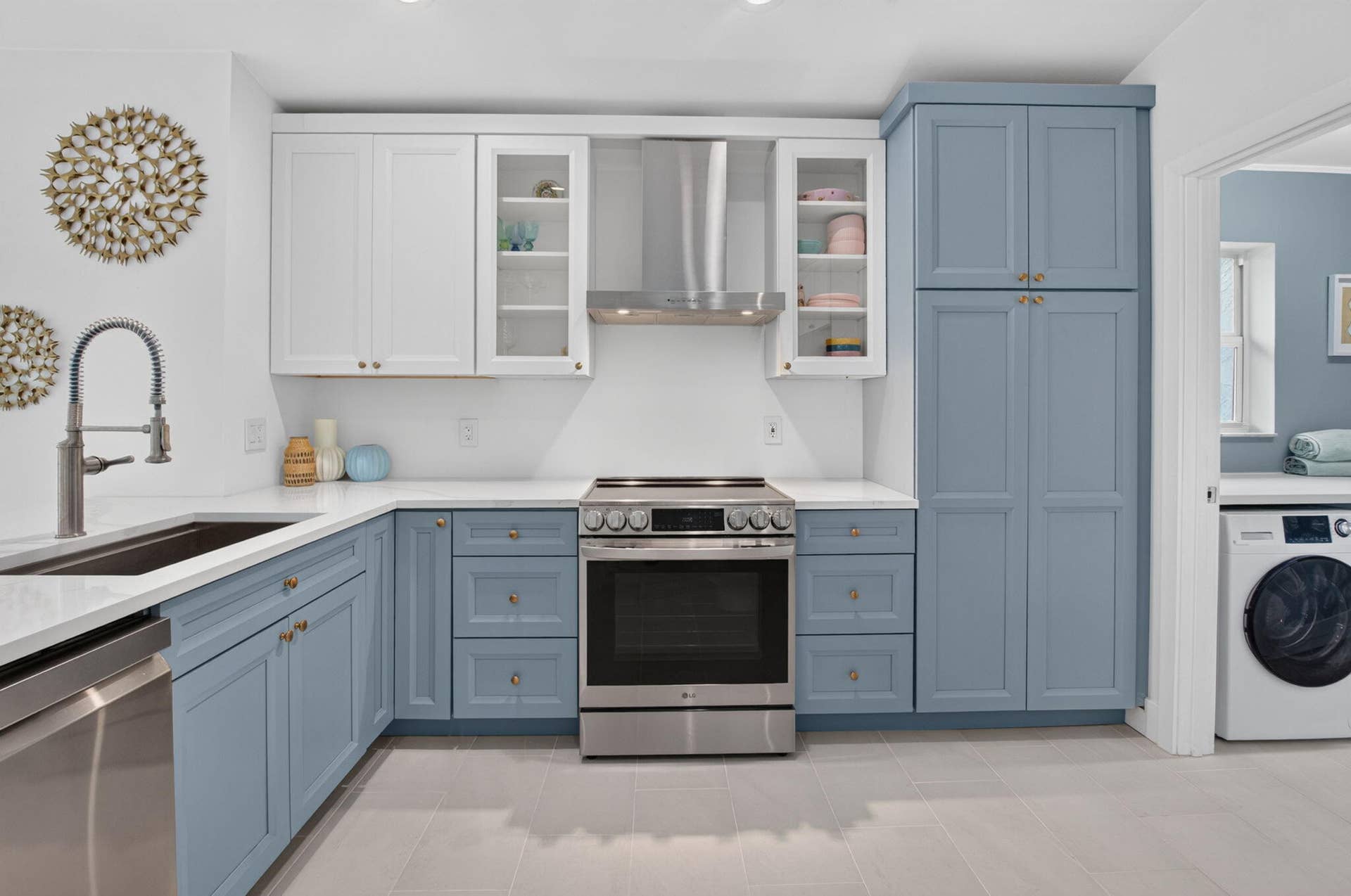 5745 Aspen Ridge Court, Delray Beach, FL 33484 Glass cabintry, hood vent, stainless steel undermount kitchen sink, new faucets and hardware