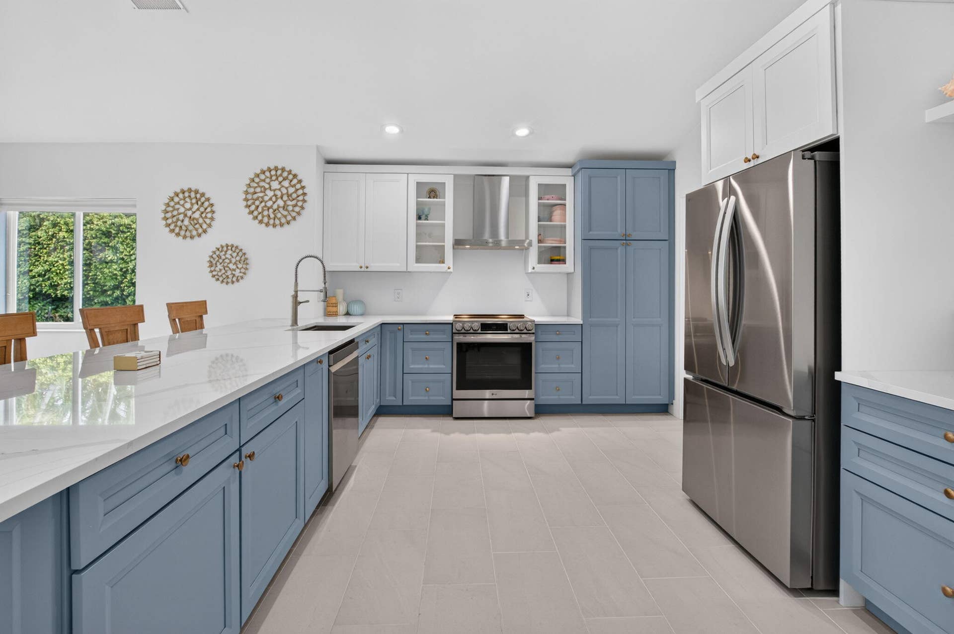 5745 Aspen Ridge Court, Delray Beach, FL 33484 Upgraded cabinetry, quartz countertops, new appliances