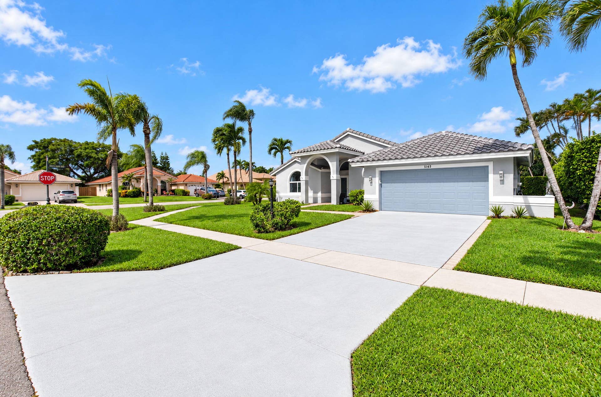 5745 Aspen Ridge Court, Delray Beach, FL 33484 Driveway