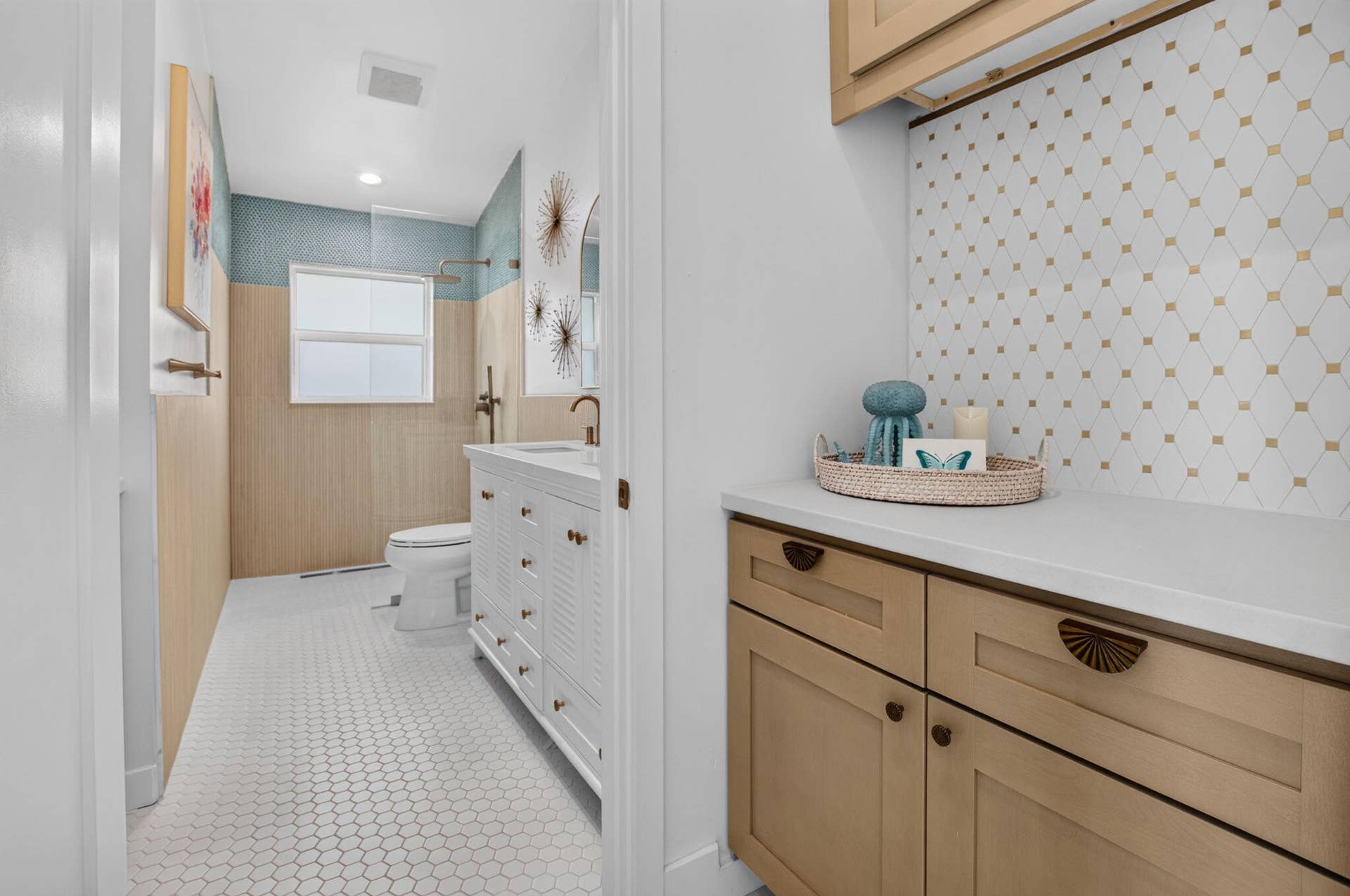 5745 Aspen Ridge Court, Delray Beach, FL 33484 Drop zone and guest bath