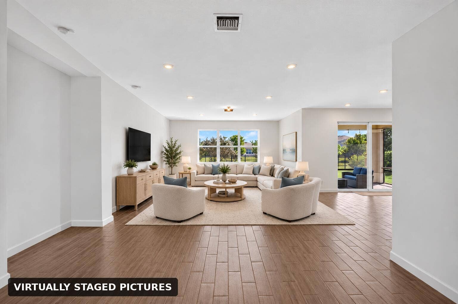 01_Bright Coastal Modern Living Room(2)