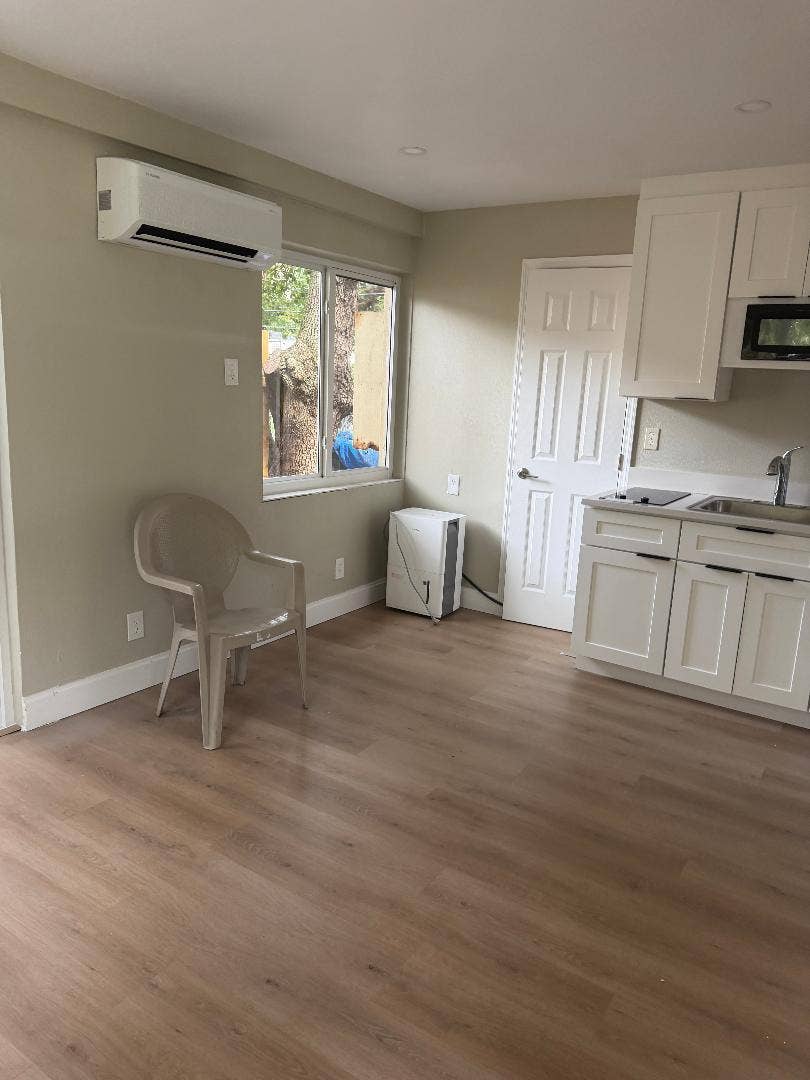 138 SW 21ST Way, Fort Lauderdale, FL 33312 Efficiency Room with bath