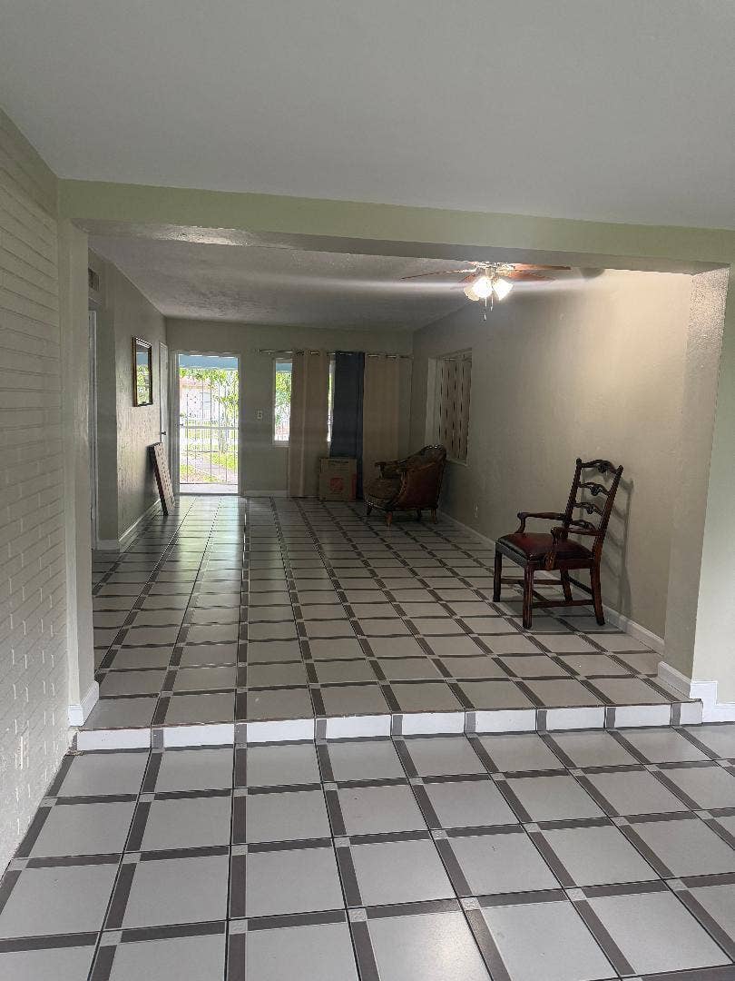 138 SW 21ST Way, Fort Lauderdale, FL 33312 Main living space