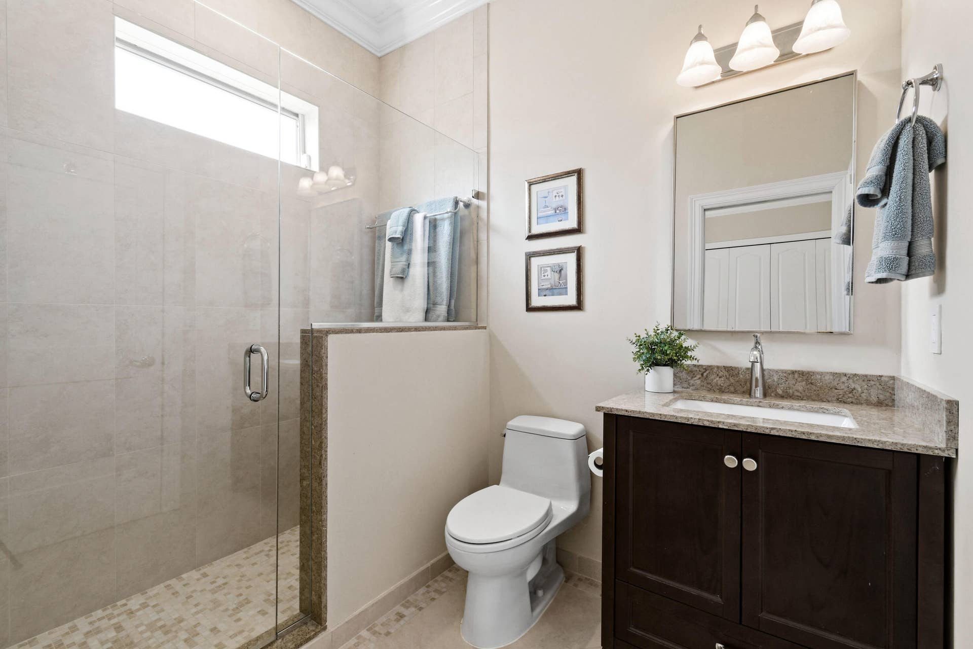 524 PHEASANT Lane N, Jupiter, FL 33458 Connected Bathroom