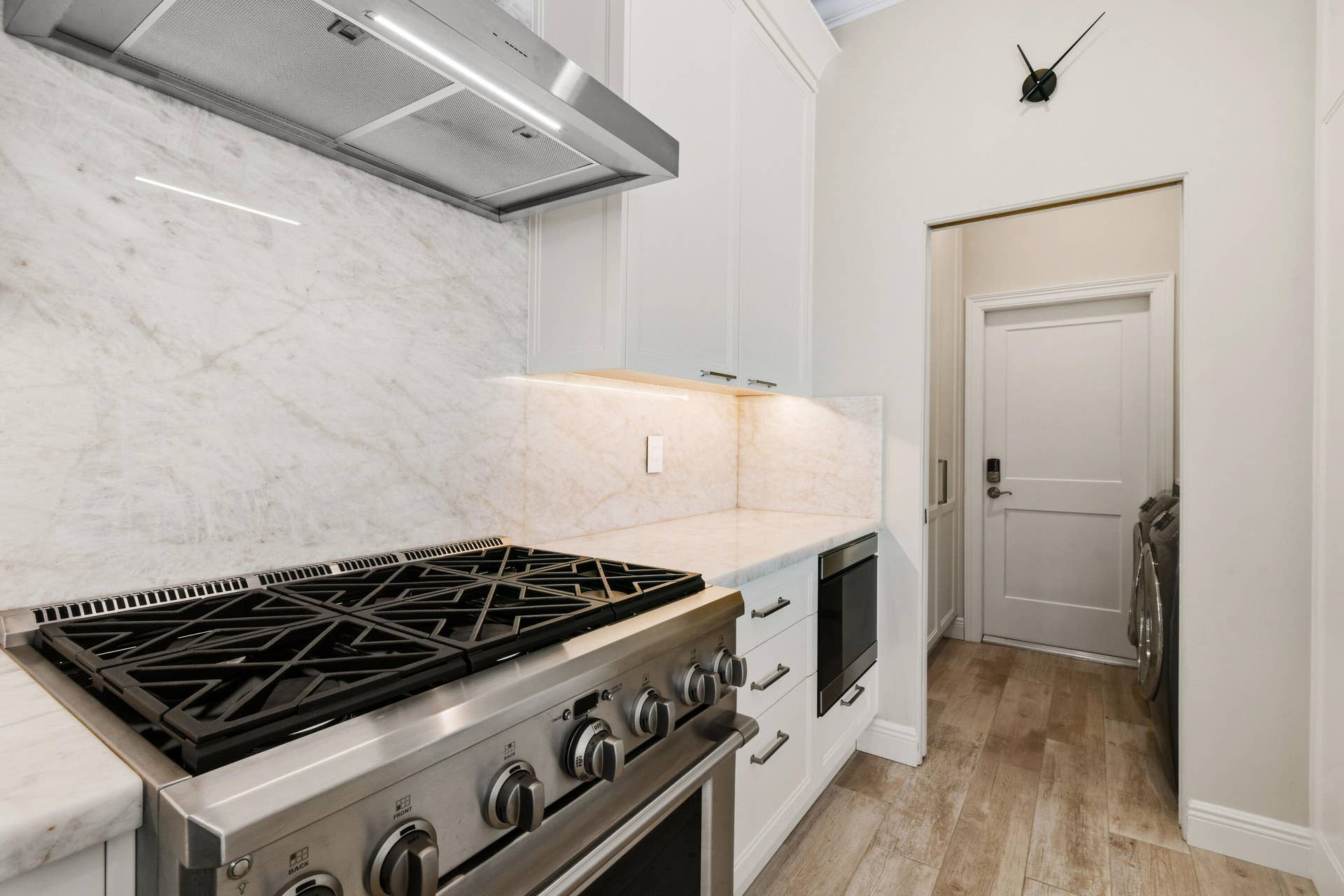 524 PHEASANT Lane N, Jupiter, FL 33458 Crystallo Quartzite Backsplash