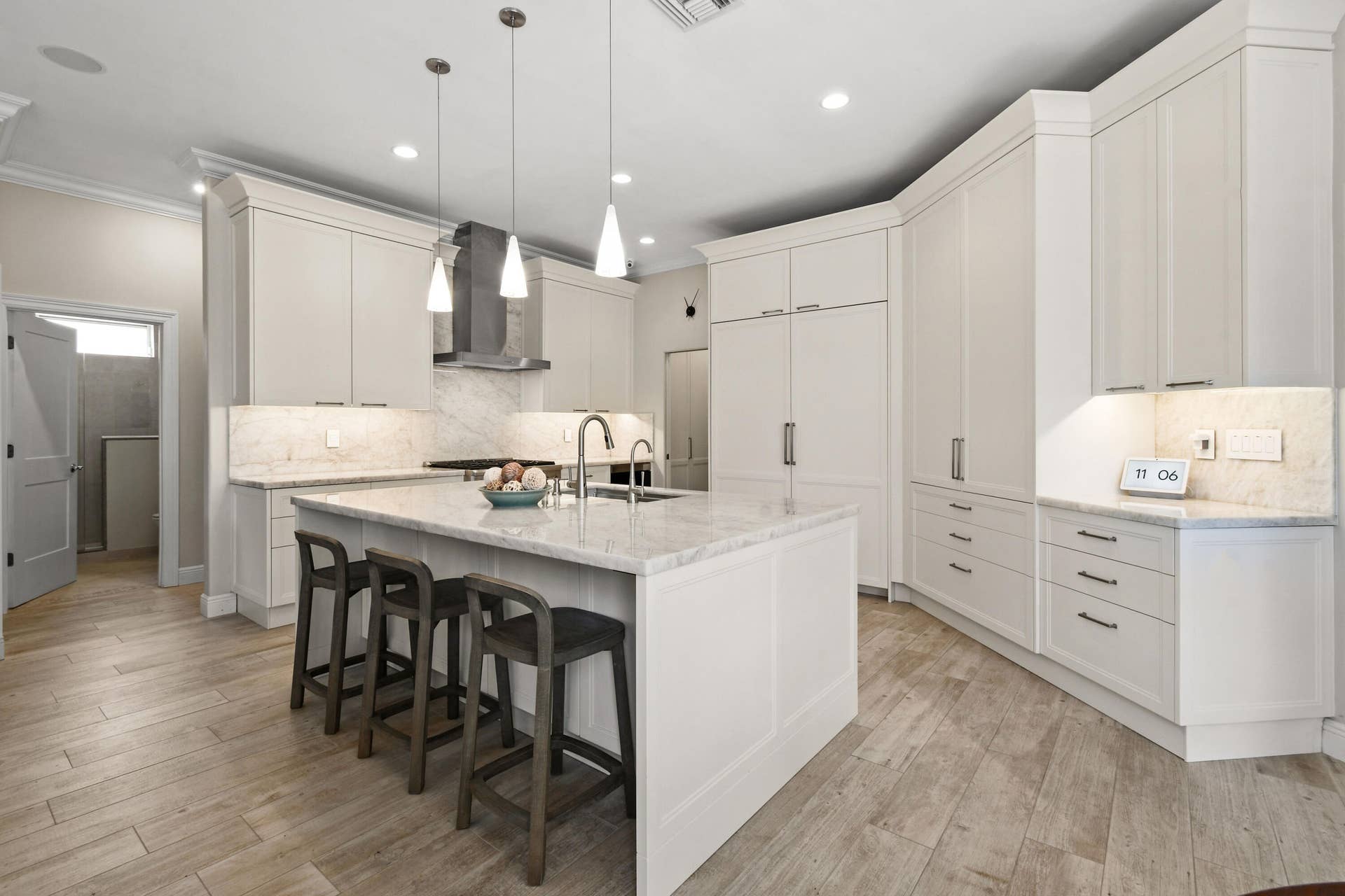 524 PHEASANT Lane N, Jupiter, FL 33458 Custom Downsview Kitchen
