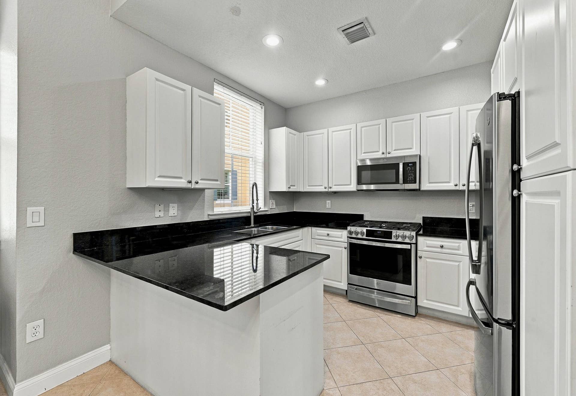 536 NE 7th Avenue, #Unit 2, Fort Lauderdale, FL 33301 20_02_dsc_8293_16a9cca1