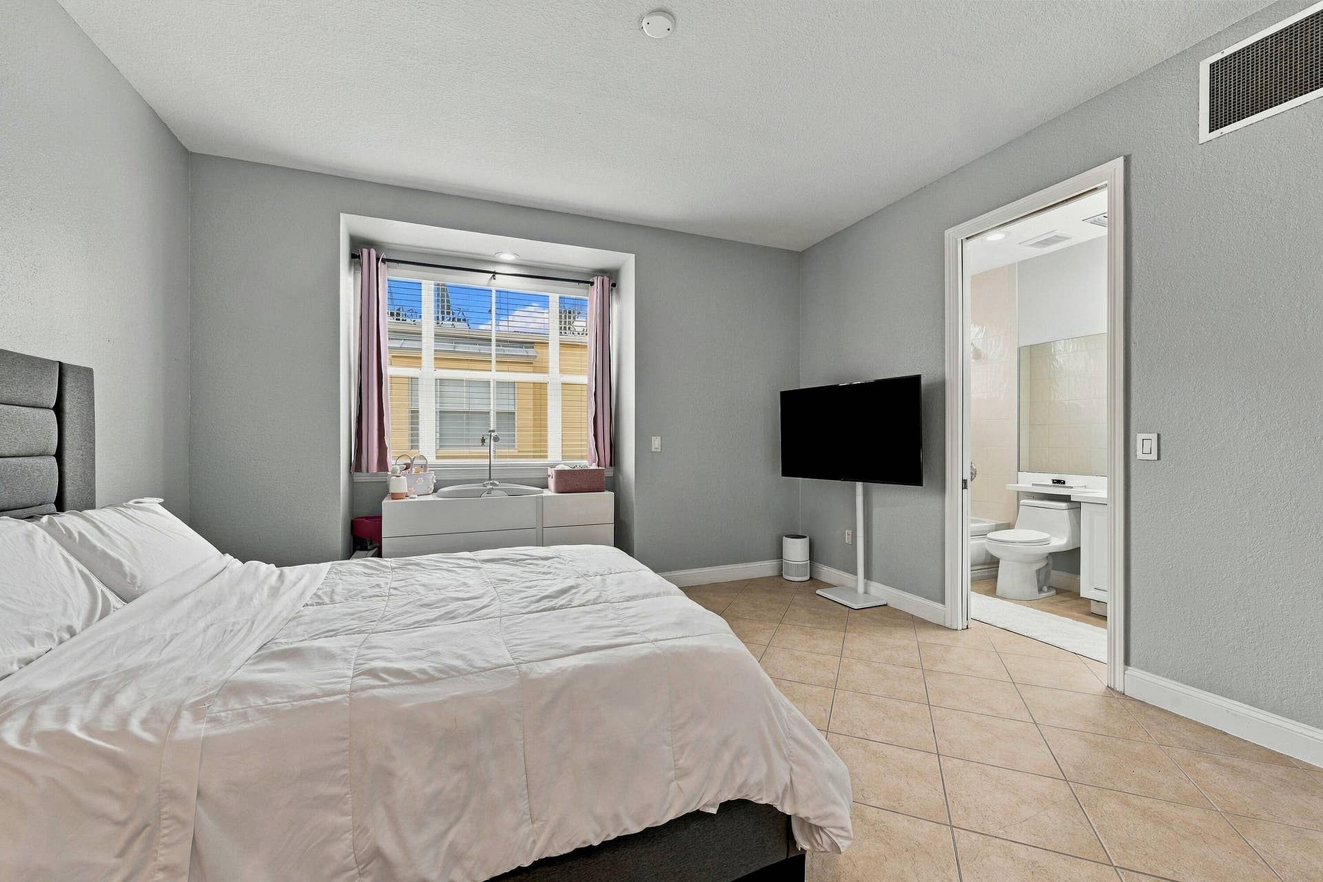 536 NE 7th Avenue, #Unit 2, Fort Lauderdale, FL 33301 25_dsc_8322_7fc4688c