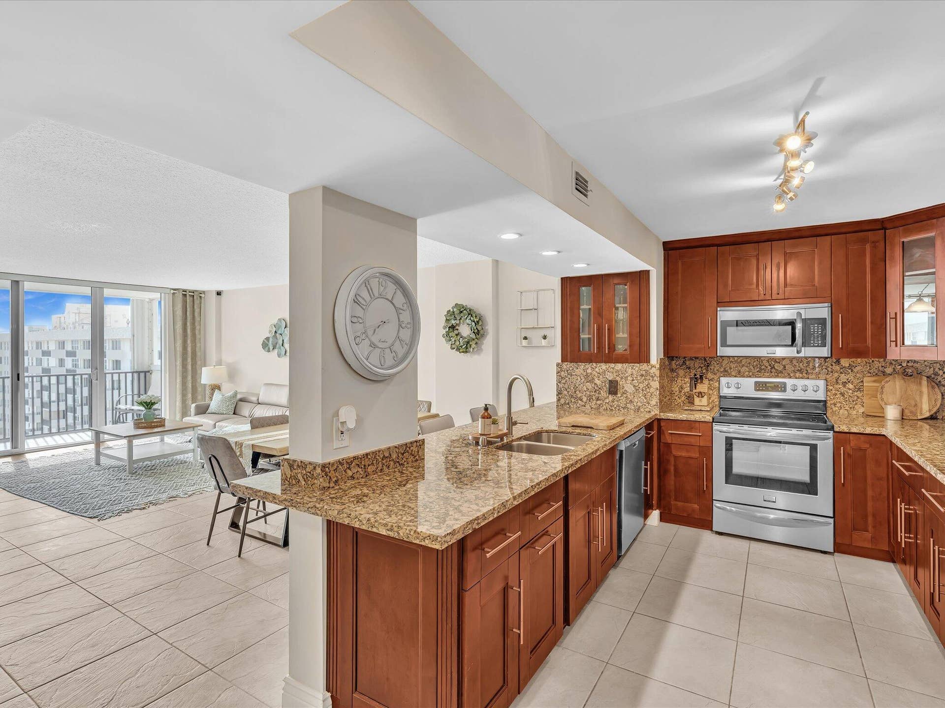 1150 HILLSBORO MILE, #1008, Hillsboro Beach, FL 33062 24-FPP00581