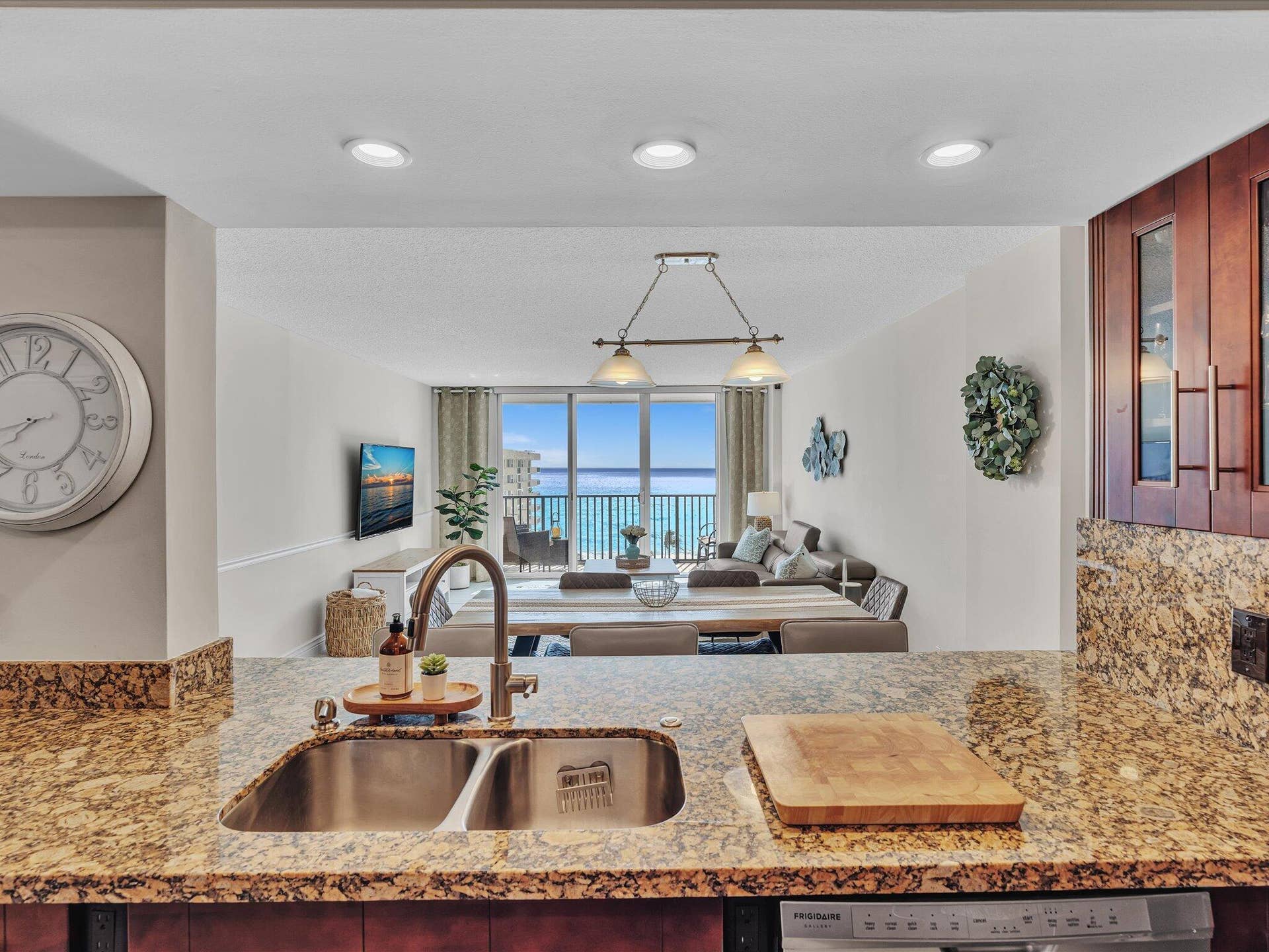 1150 HILLSBORO MILE, #1008, Hillsboro Beach, FL 33062 31-FPP00616