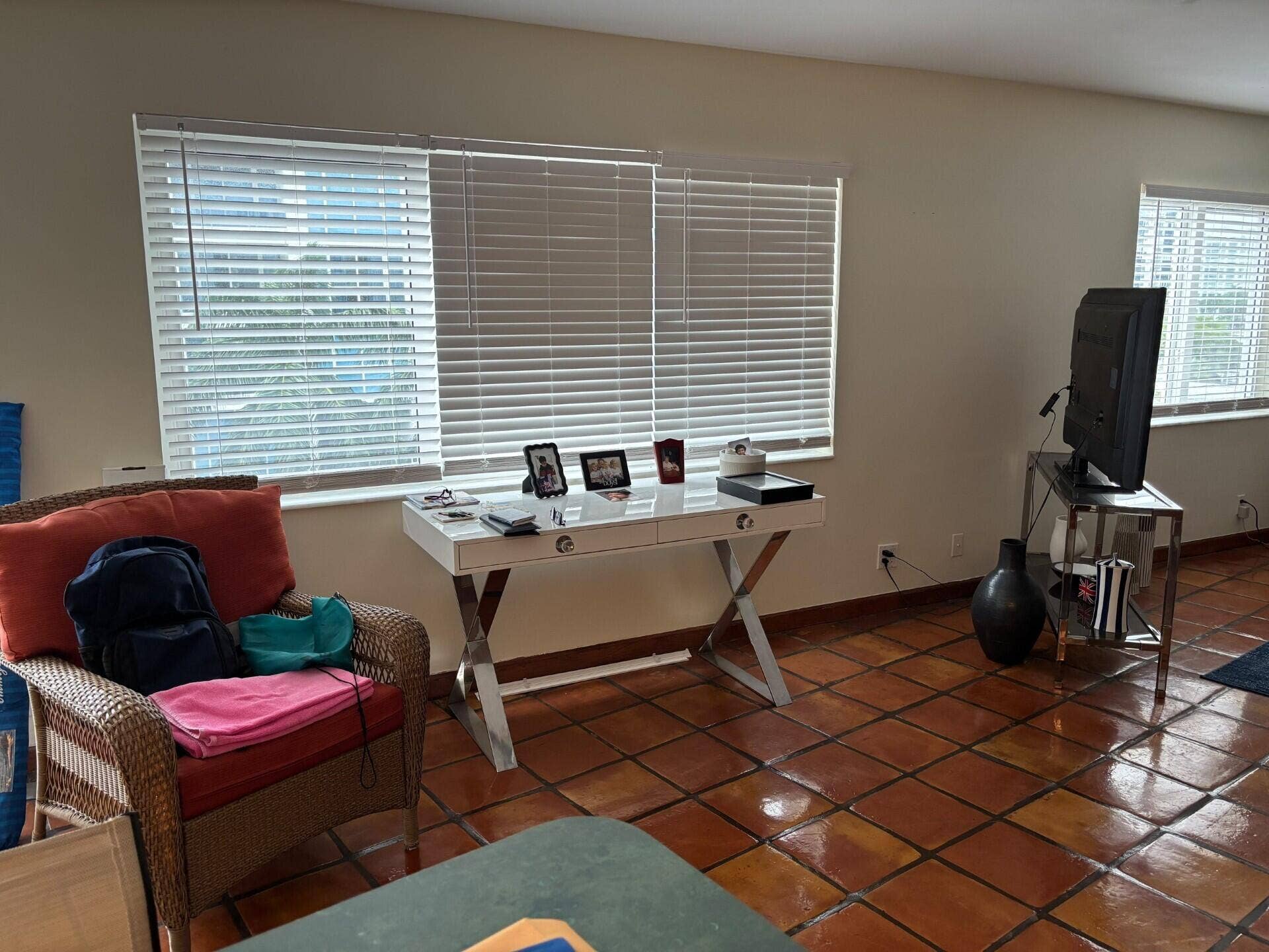 720 Bayshore Drive, #503, Fort Lauderdale, Fort Lauderdale, FL 33304 Desk area