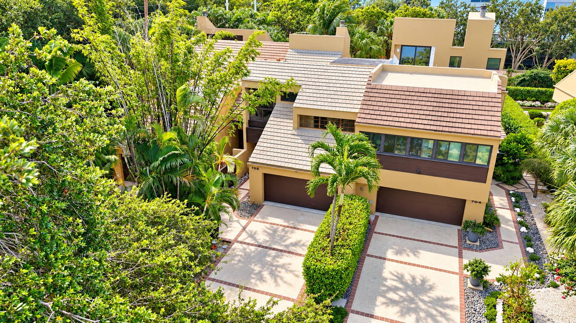 702 Saint Albans Drive, Boca Raton, FL 33486 66-web-or-mls-DJI_20261027230548_0938_D_
