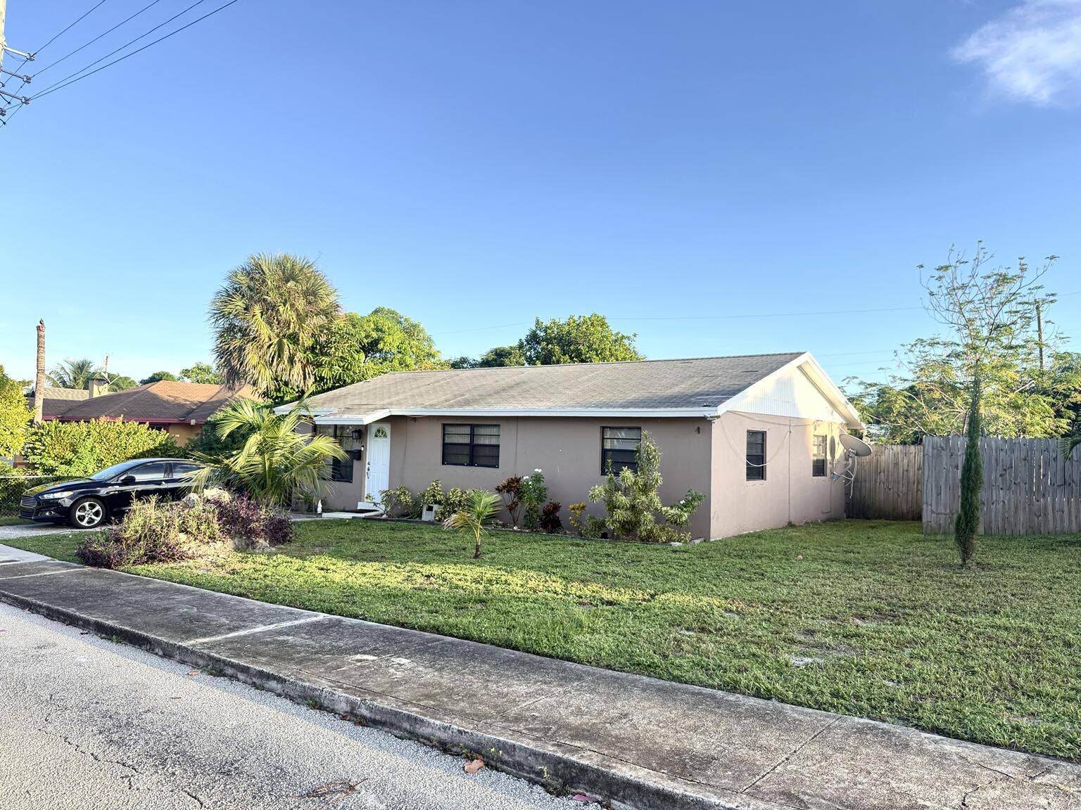 828 BRADLEY Street, West Palm Beach, FL 33405 AEBBAB82-C82C-49BB-8603-0A6B6D09F5CD