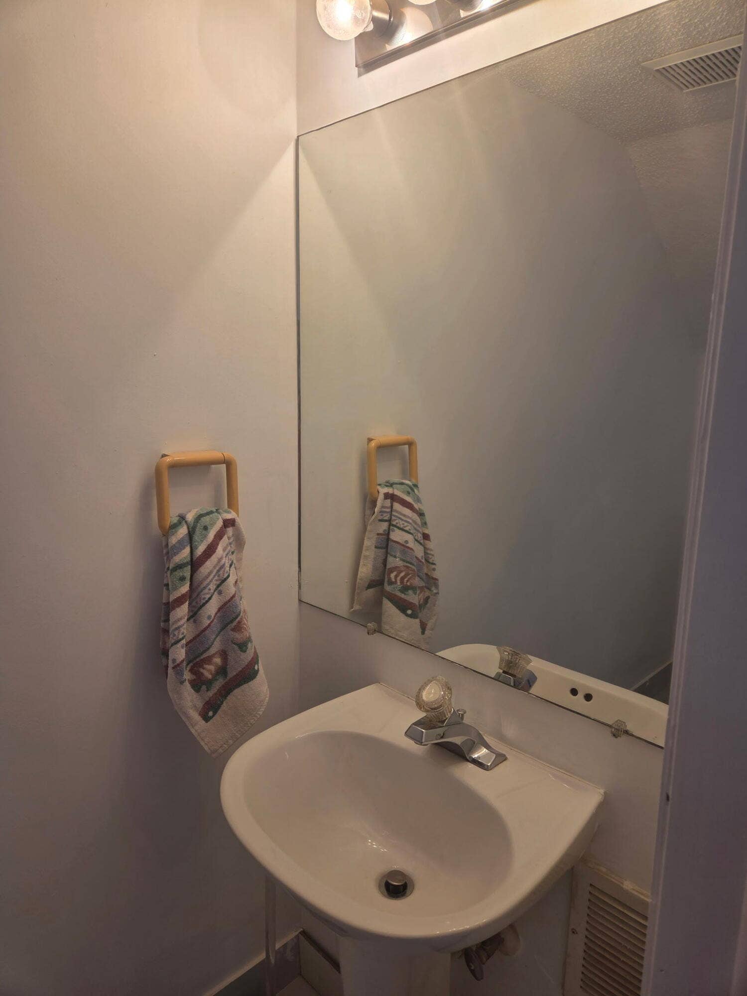 215 RIVIERA Circle, Weston, FL 33326 B - Half Bath