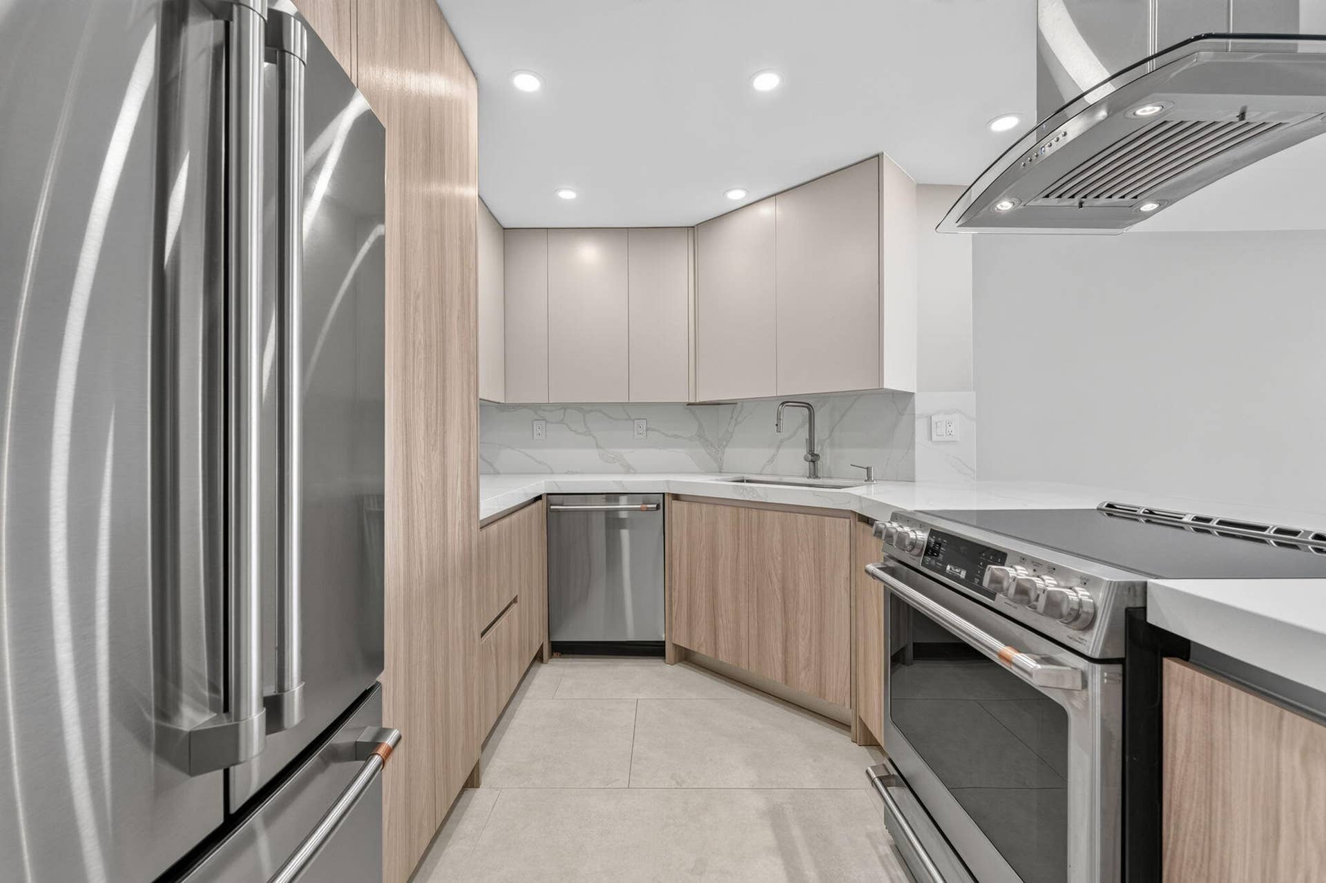 2100 S Ocean Drive, #15E, Fort Lauderdale, FL 33316 Kitchen