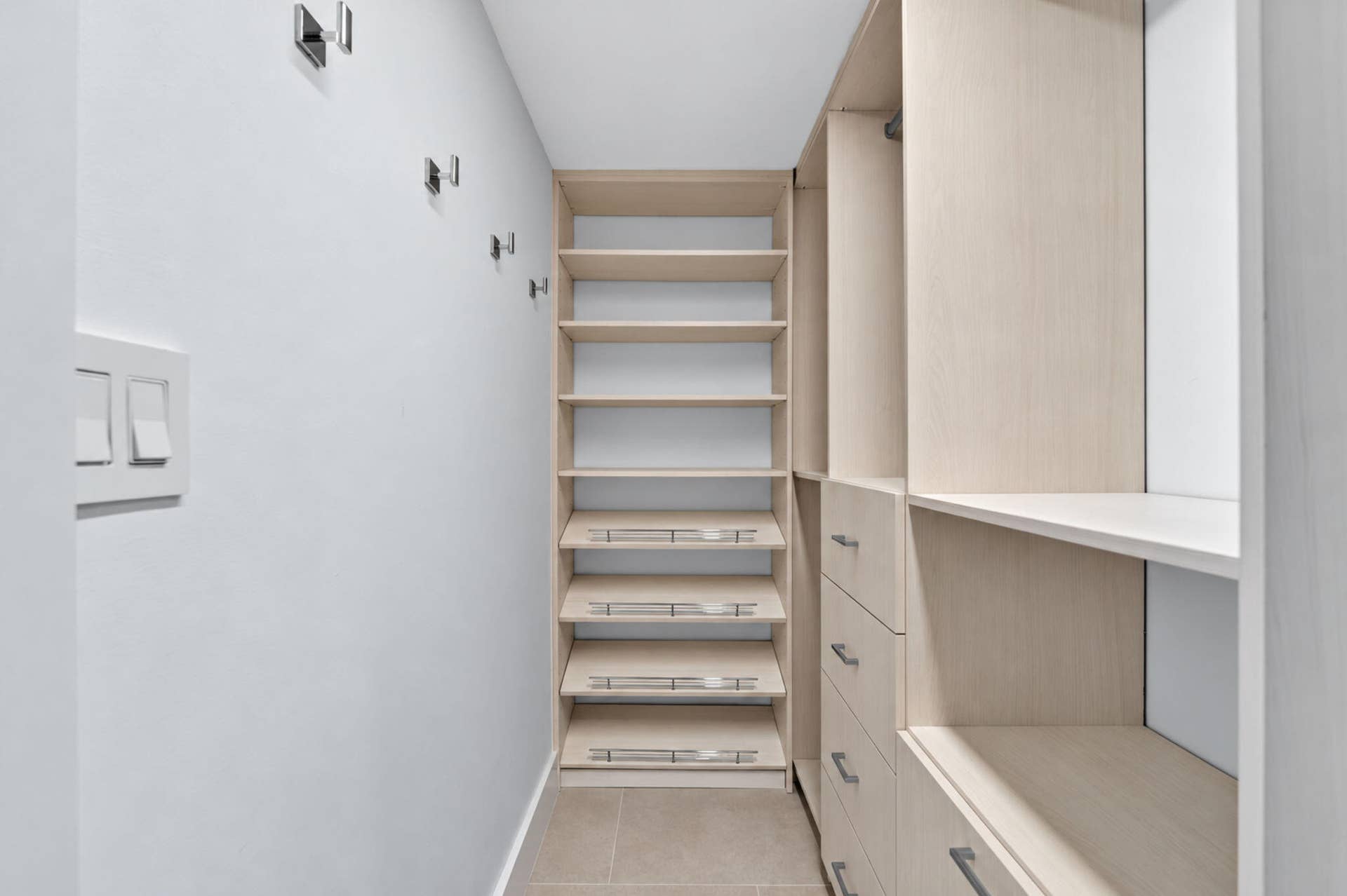 2100 S Ocean Drive, #15E, Fort Lauderdale, FL 33316 Walk-In Closet