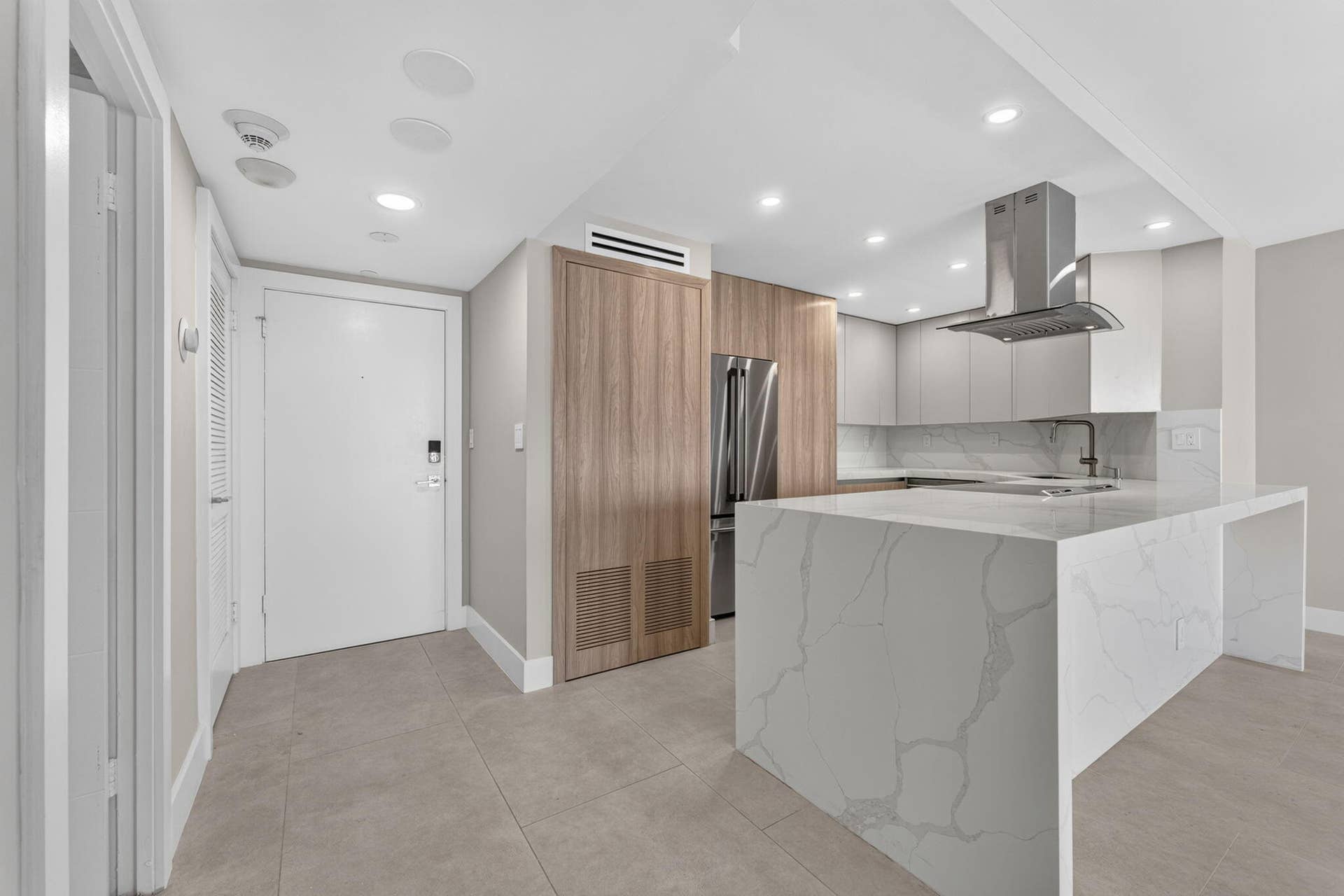 2100 S Ocean Drive, #15E, Fort Lauderdale, FL 33316 Kitchen