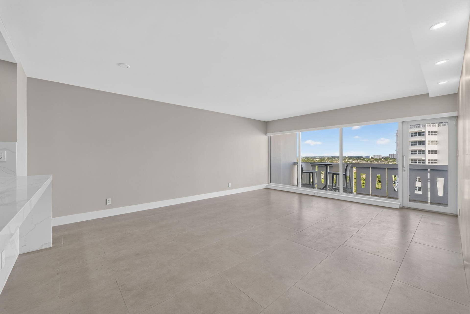 2100 S Ocean Drive, #15E, Fort Lauderdale, FL 33316 Living Room